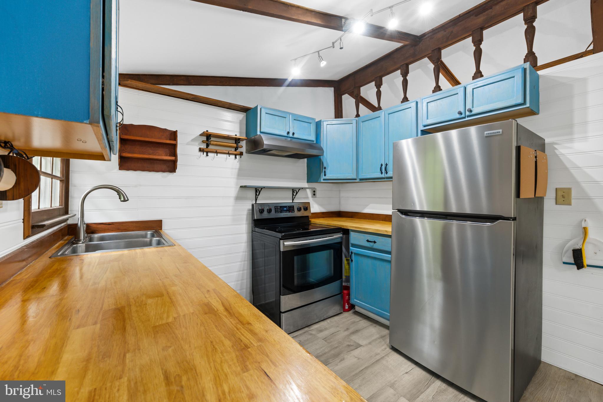 LAUREL MOUNTAIN - Residential