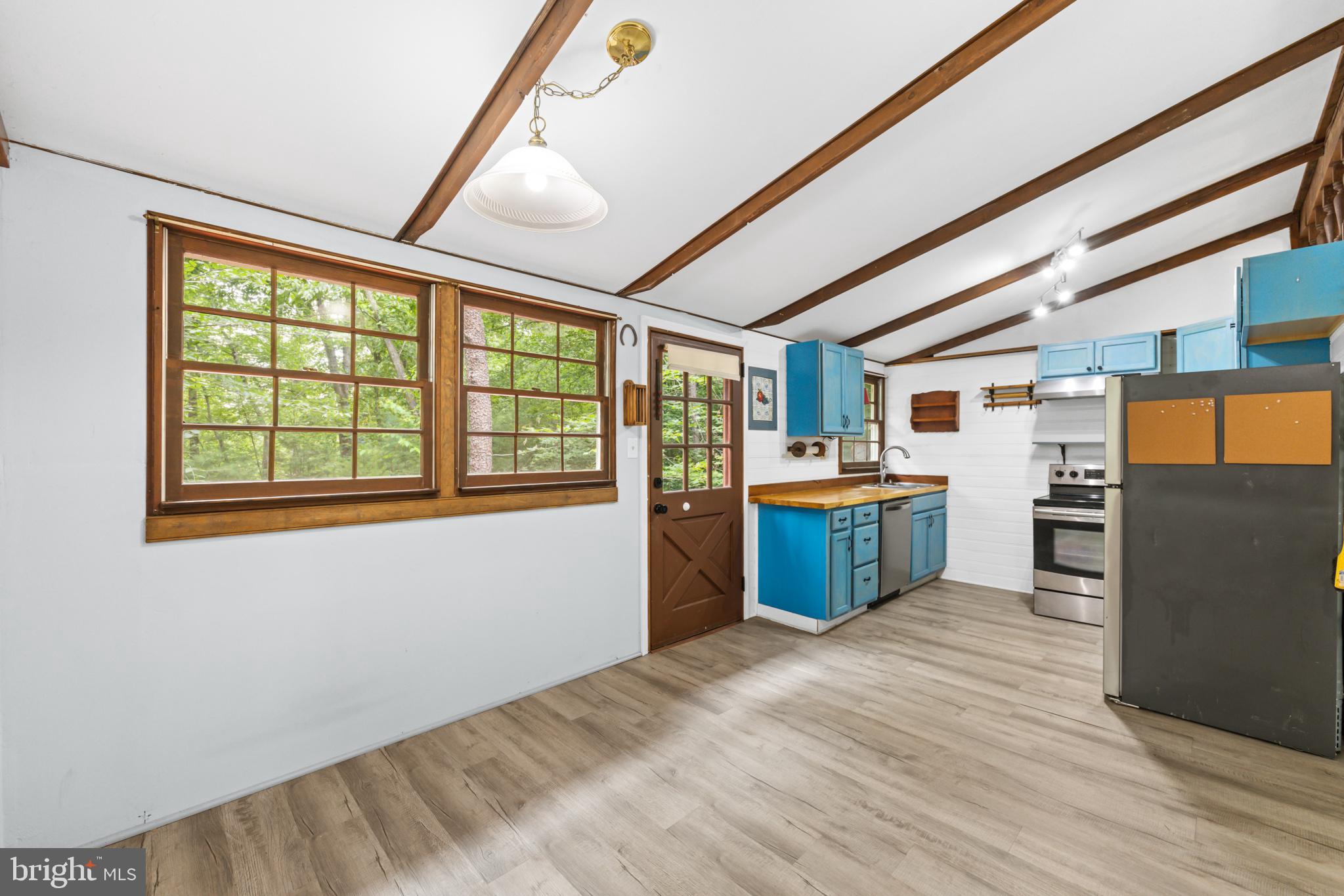 LAUREL MOUNTAIN - Residential