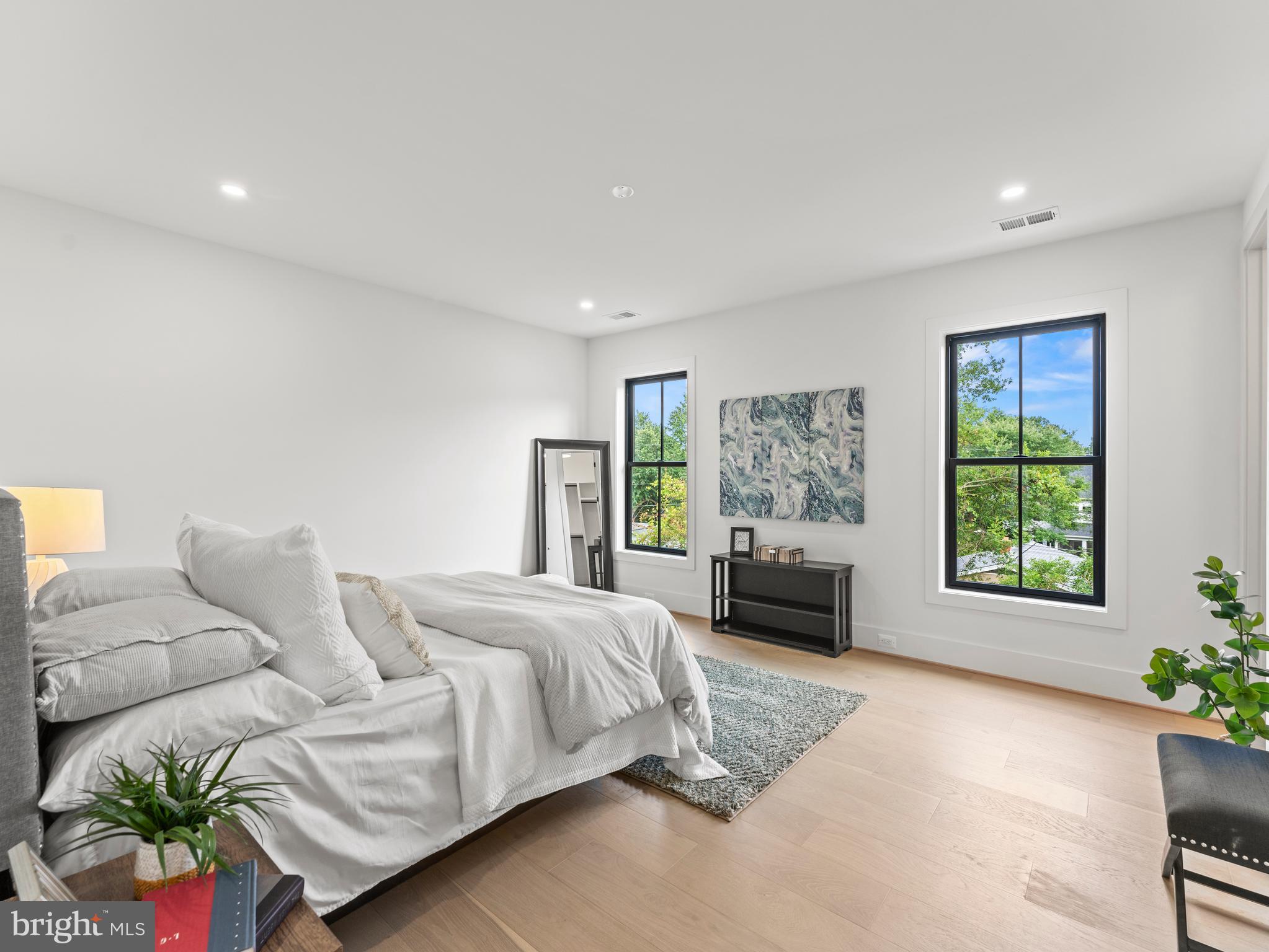 VIENNA WOODS - Residential