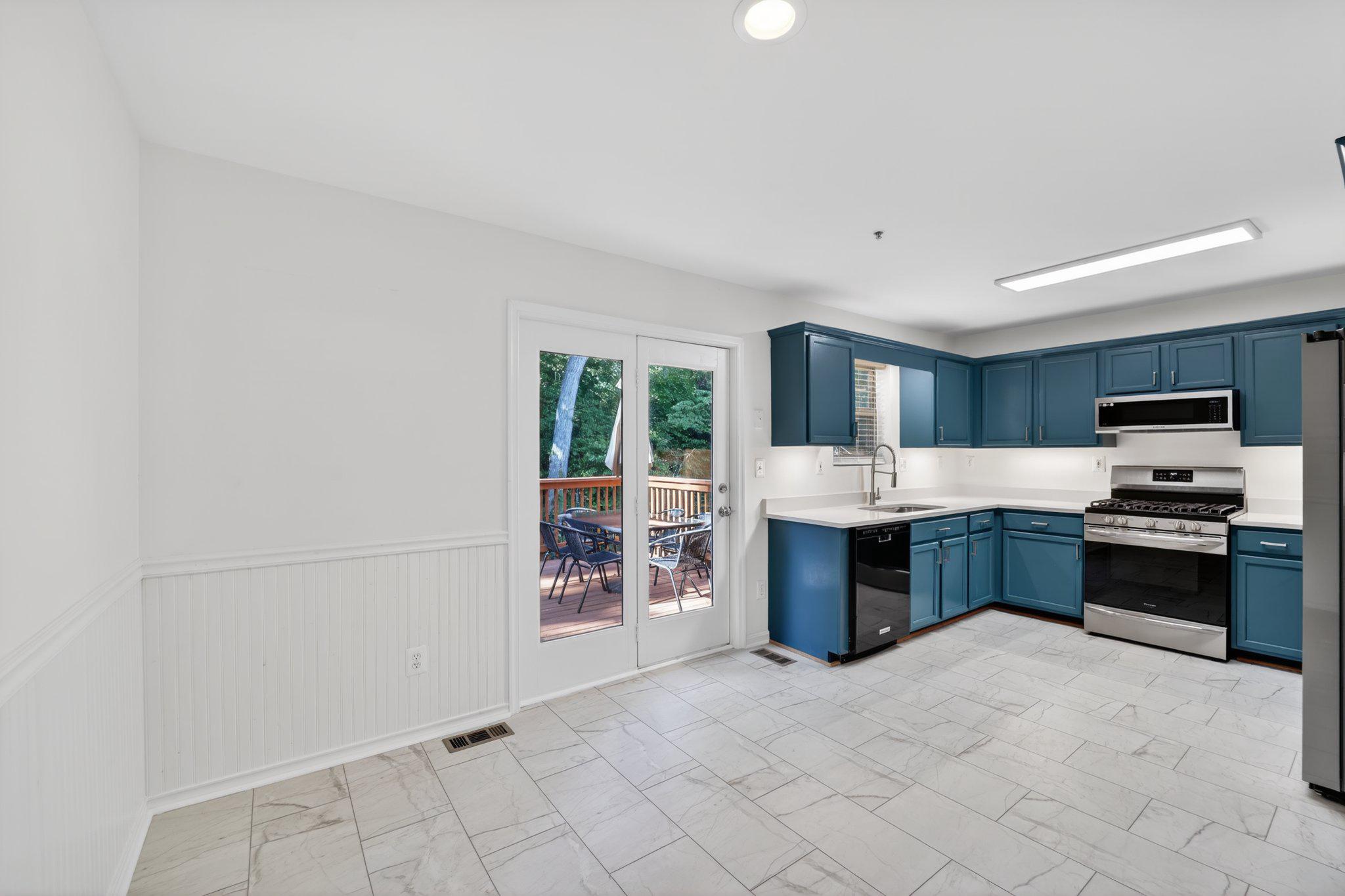 COURTS AT BELLE POINTE - Residential