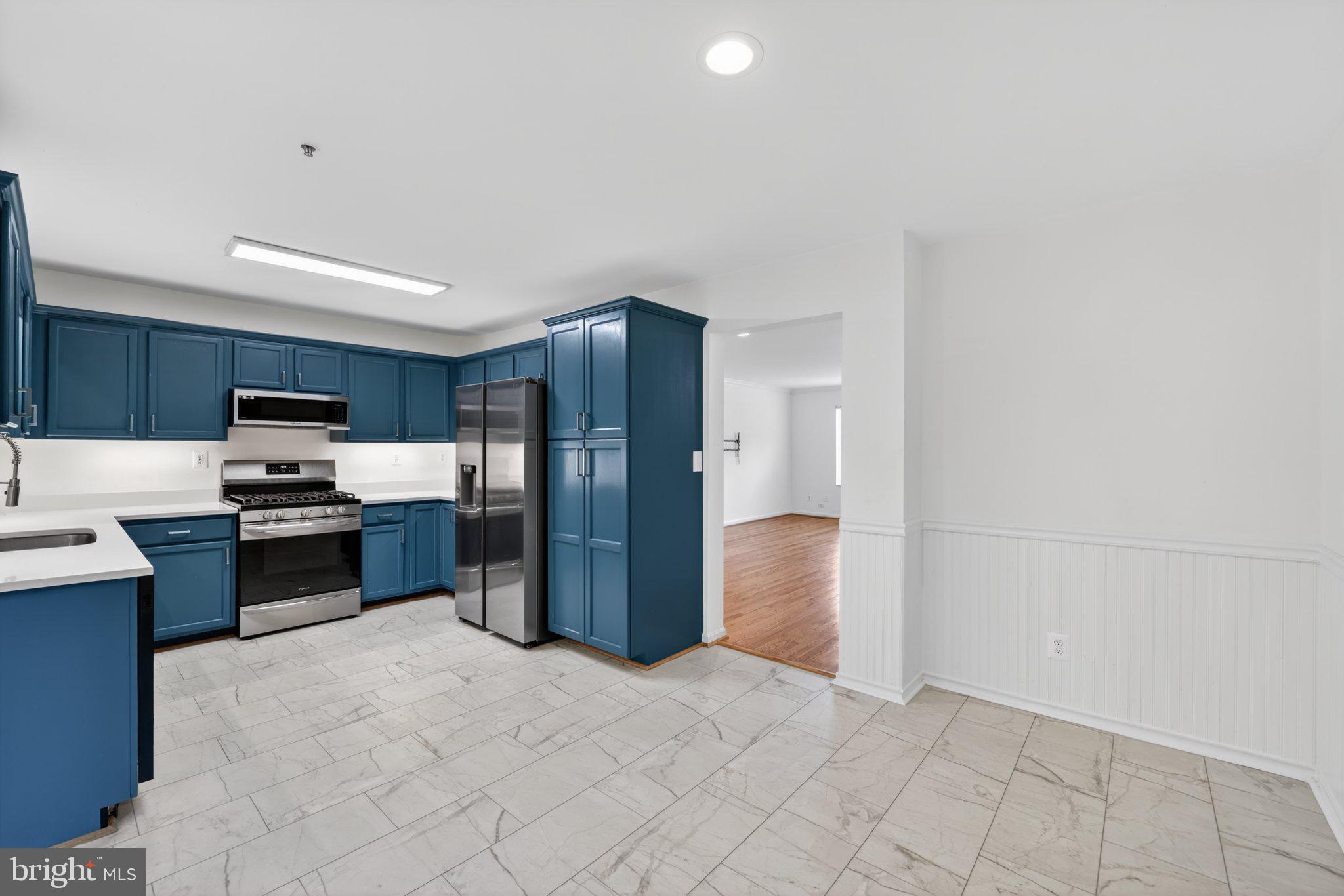 COURTS AT BELLE POINTE - Residential
