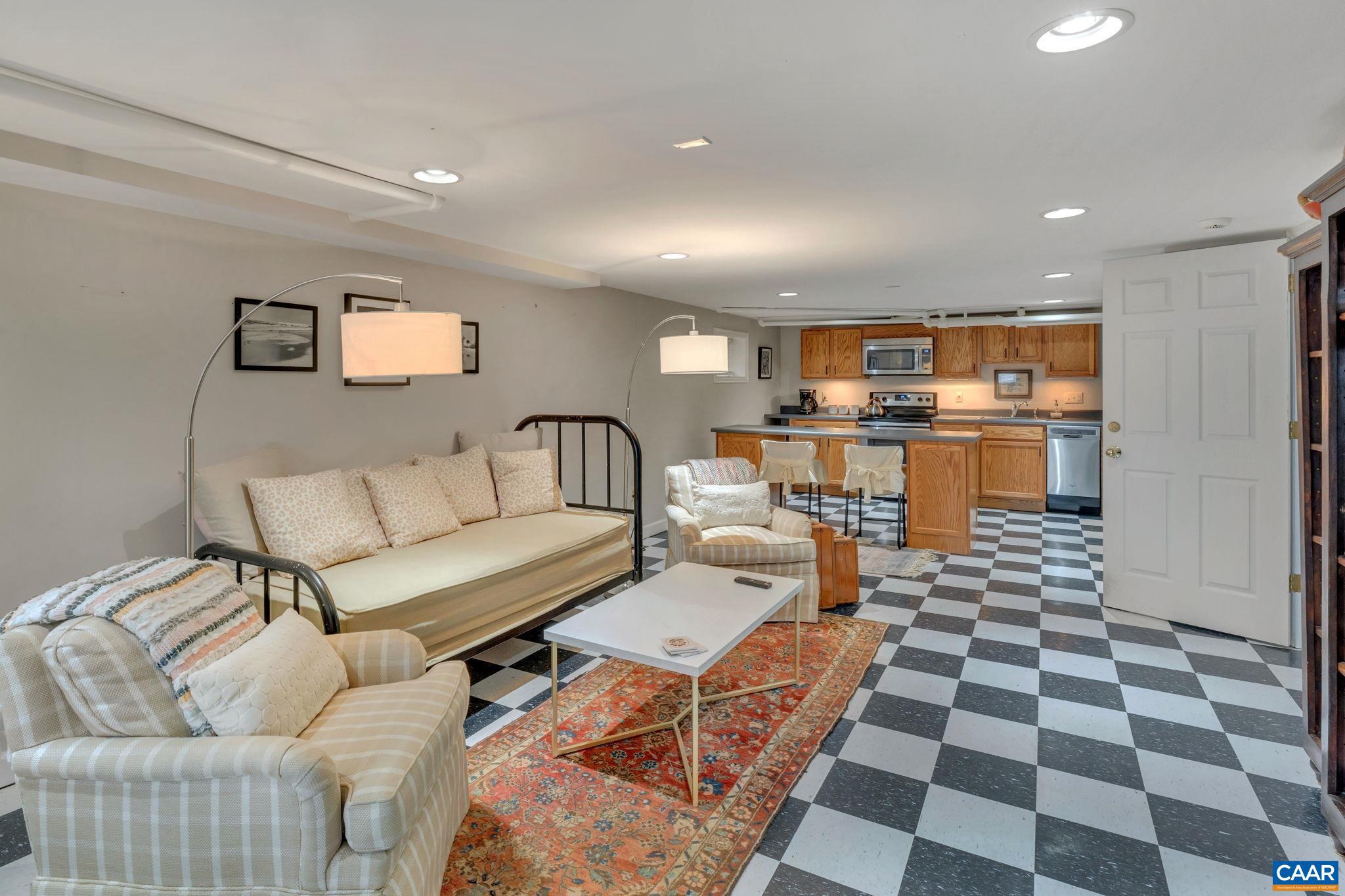 UNIVERSITY PLACE - Residential