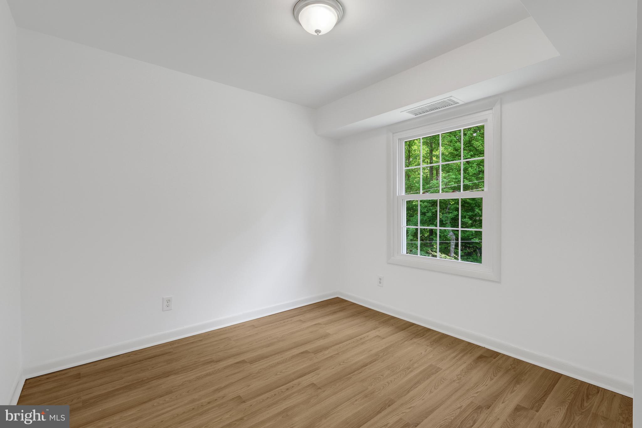 LYNDHURST CONDOS - Residential