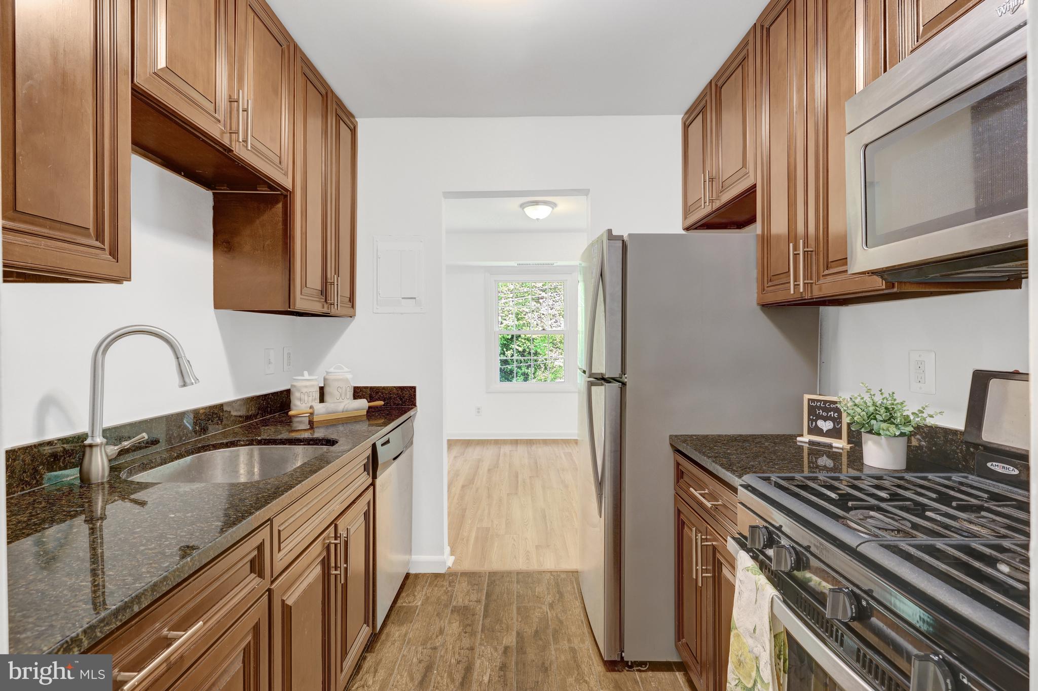 LYNDHURST CONDOS - Residential