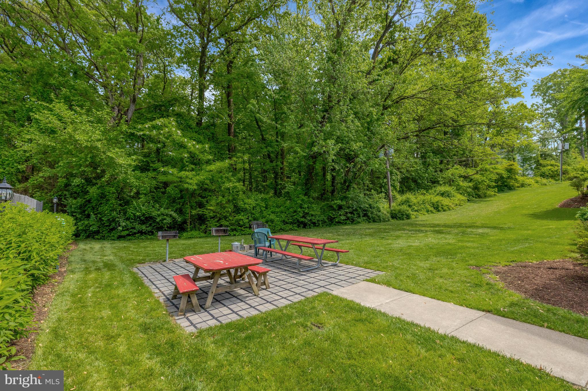 LYNDHURST CONDOS - Residential