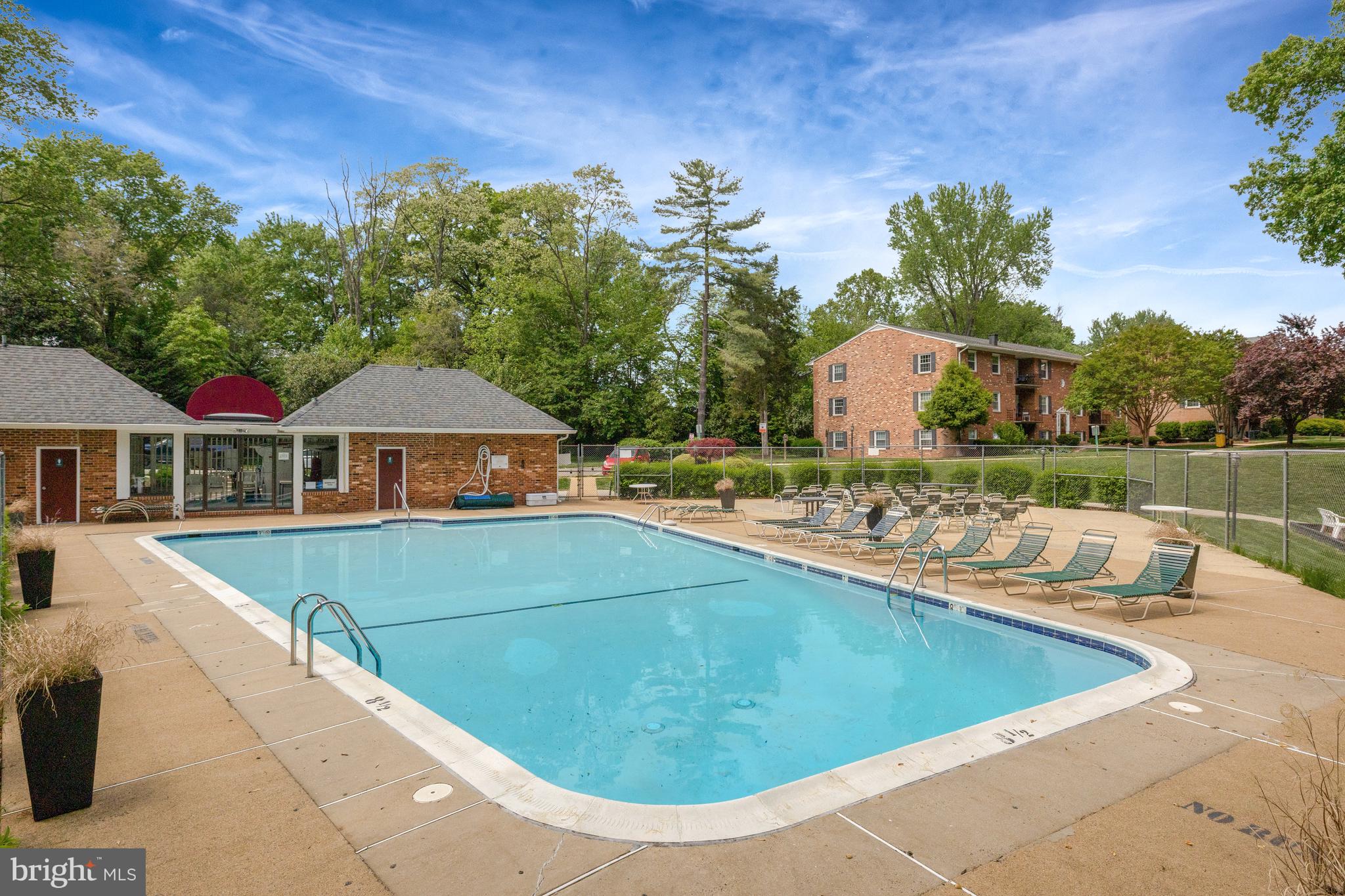 LYNDHURST CONDOS - Residential