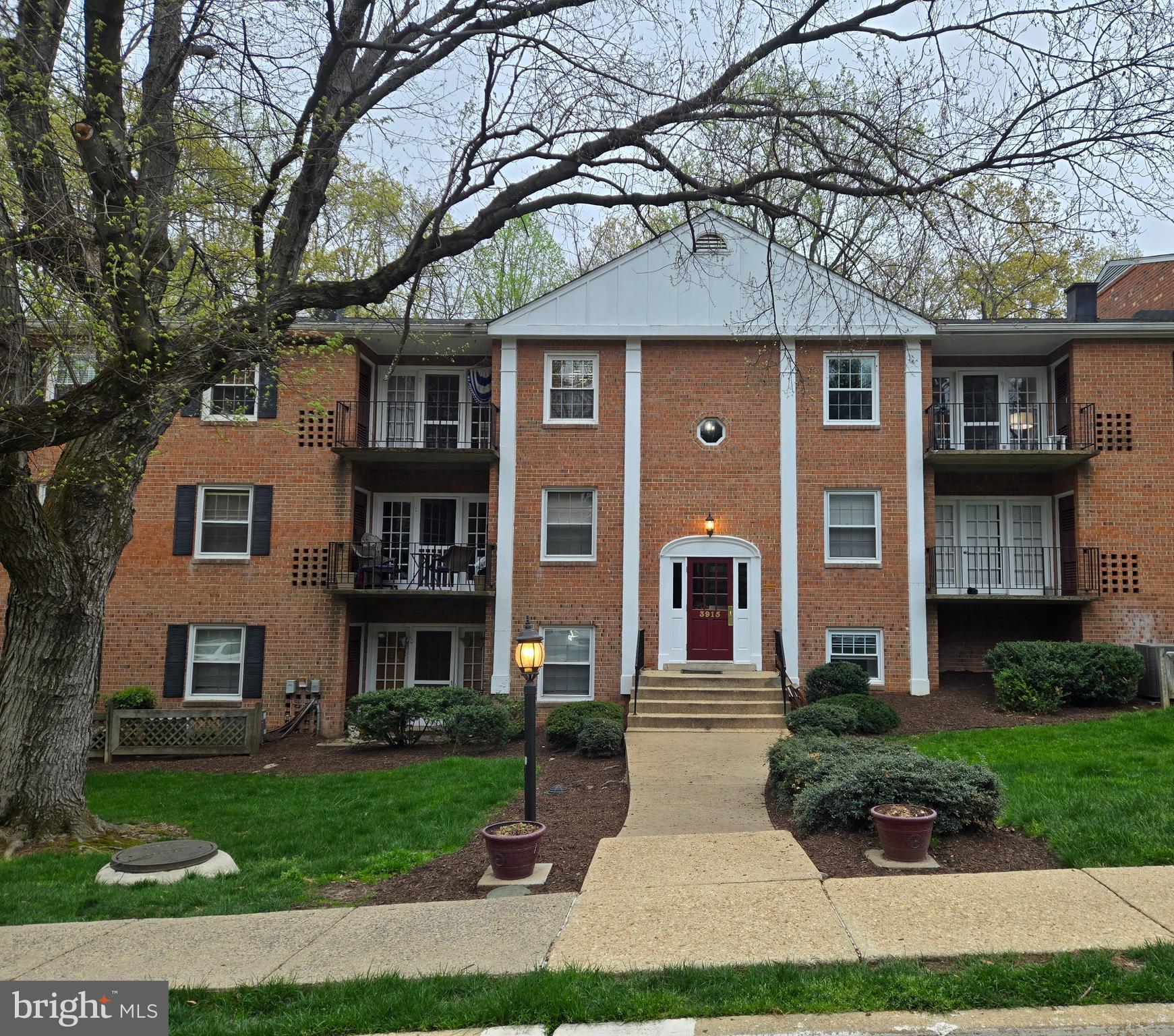 Spacious treetop living - large top floor unit, fully remodeled 1 BR condo with quiet balcony overlooking woods. Kitchen fully remodeled with granite countertops and stainless steel appliances. New bath. Upgraded floors. Tons of storage. New A/C unit less than two years old. Condo fee includes all utilities except electricity. Neighborhood, carefully manicured and maintained, boasts tot lot, swimming pool. Steps from CUE bus to Metro. Convenient to I66 and I495. Shopping, restaurants, movie theatre, all within a mile. Close to Old Town Fairfax, library, dining, public parks, farmers market, George Mason University and so much more.