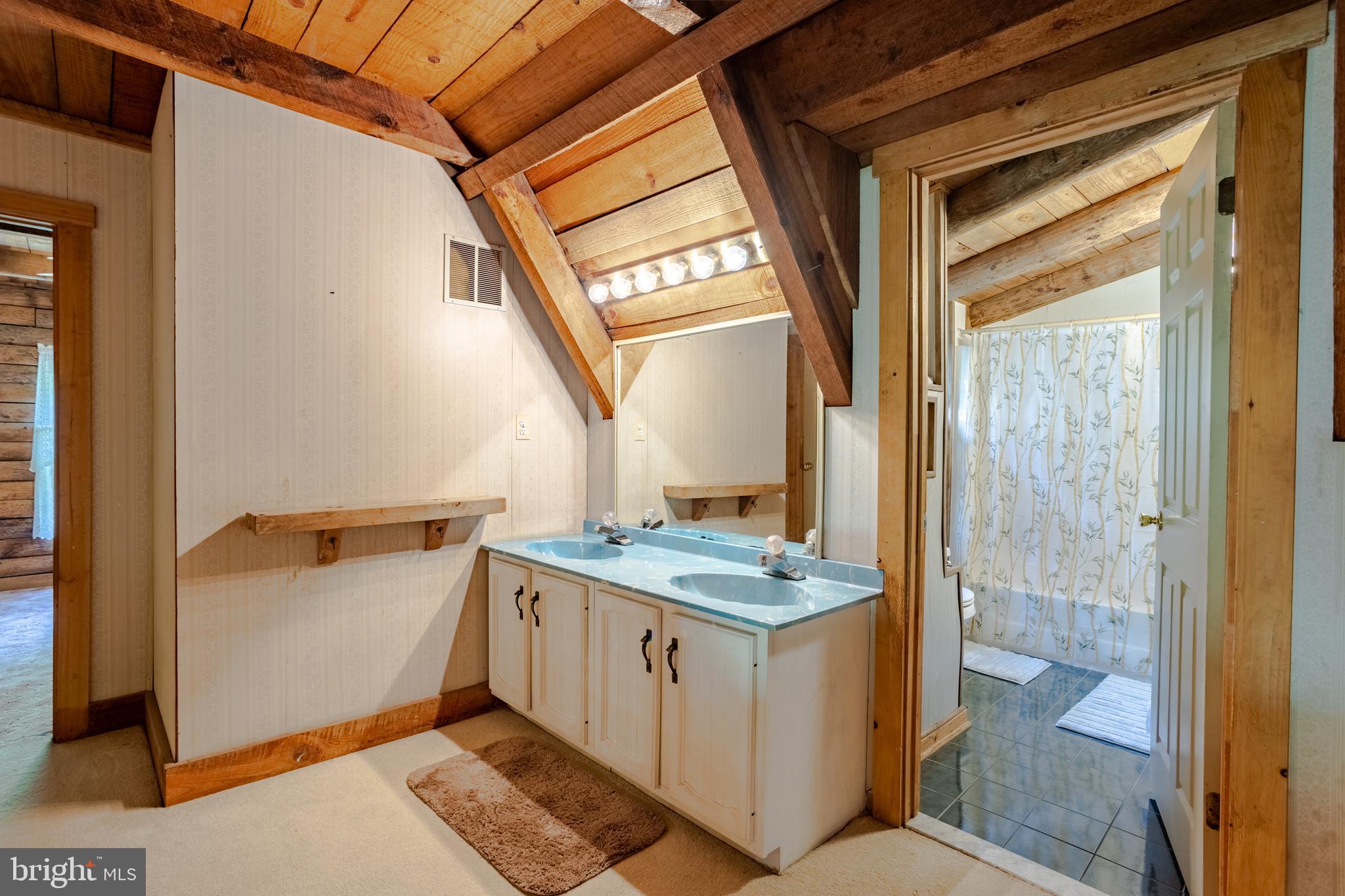 SEVEN CEDARS - Residential