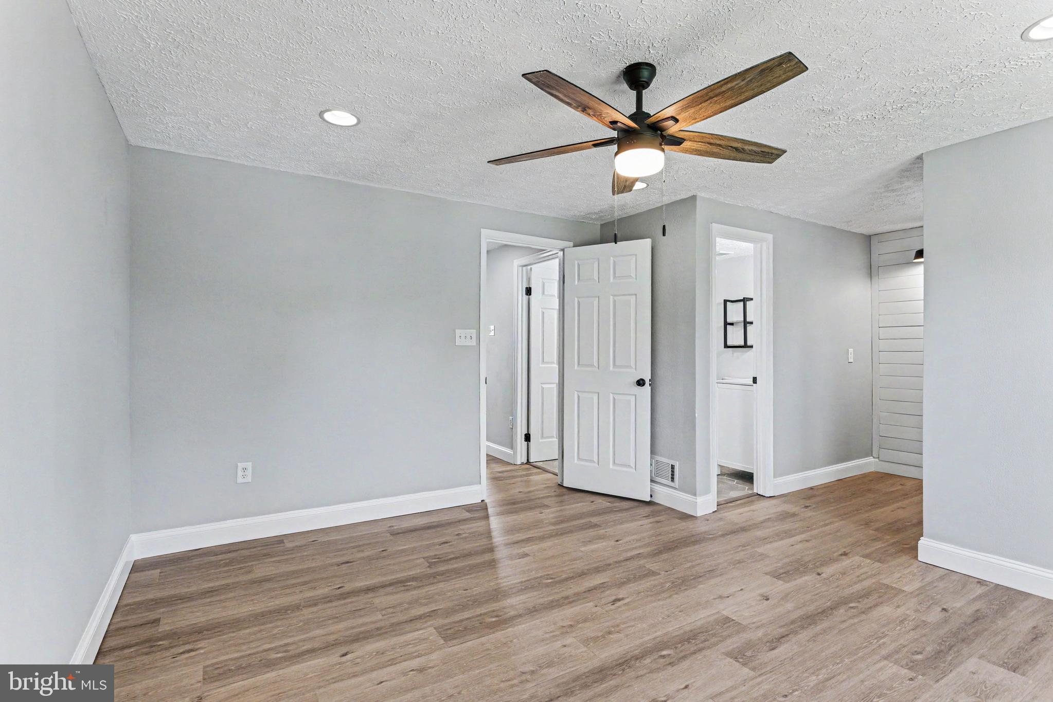 LAUREL WOODS - Residential