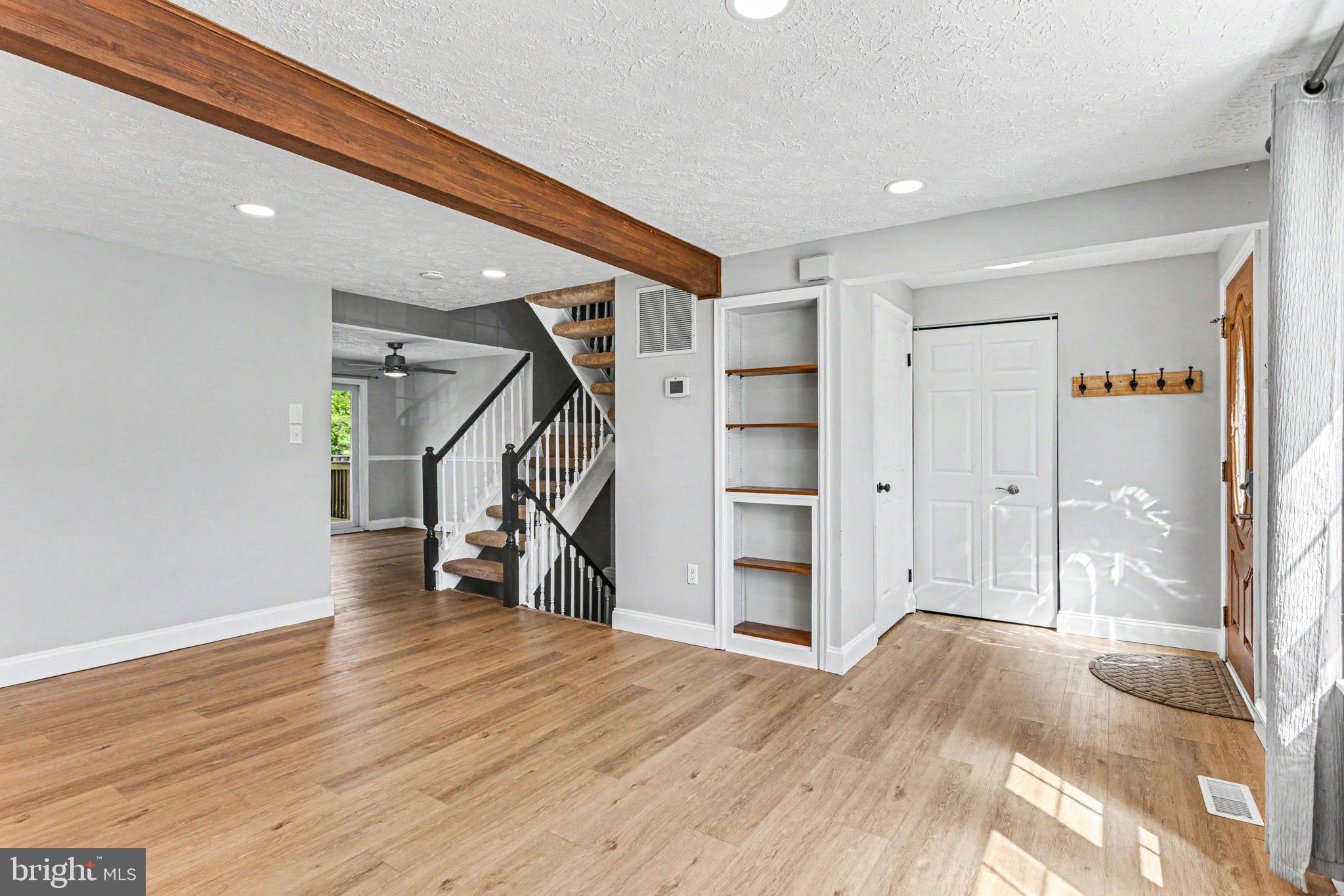 LAUREL WOODS - Residential