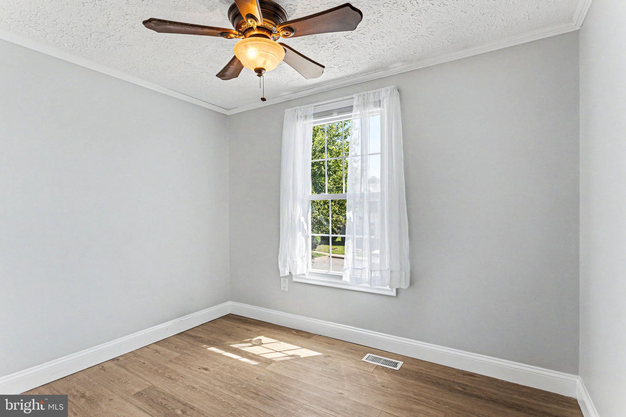 LAUREL WOODS - Residential