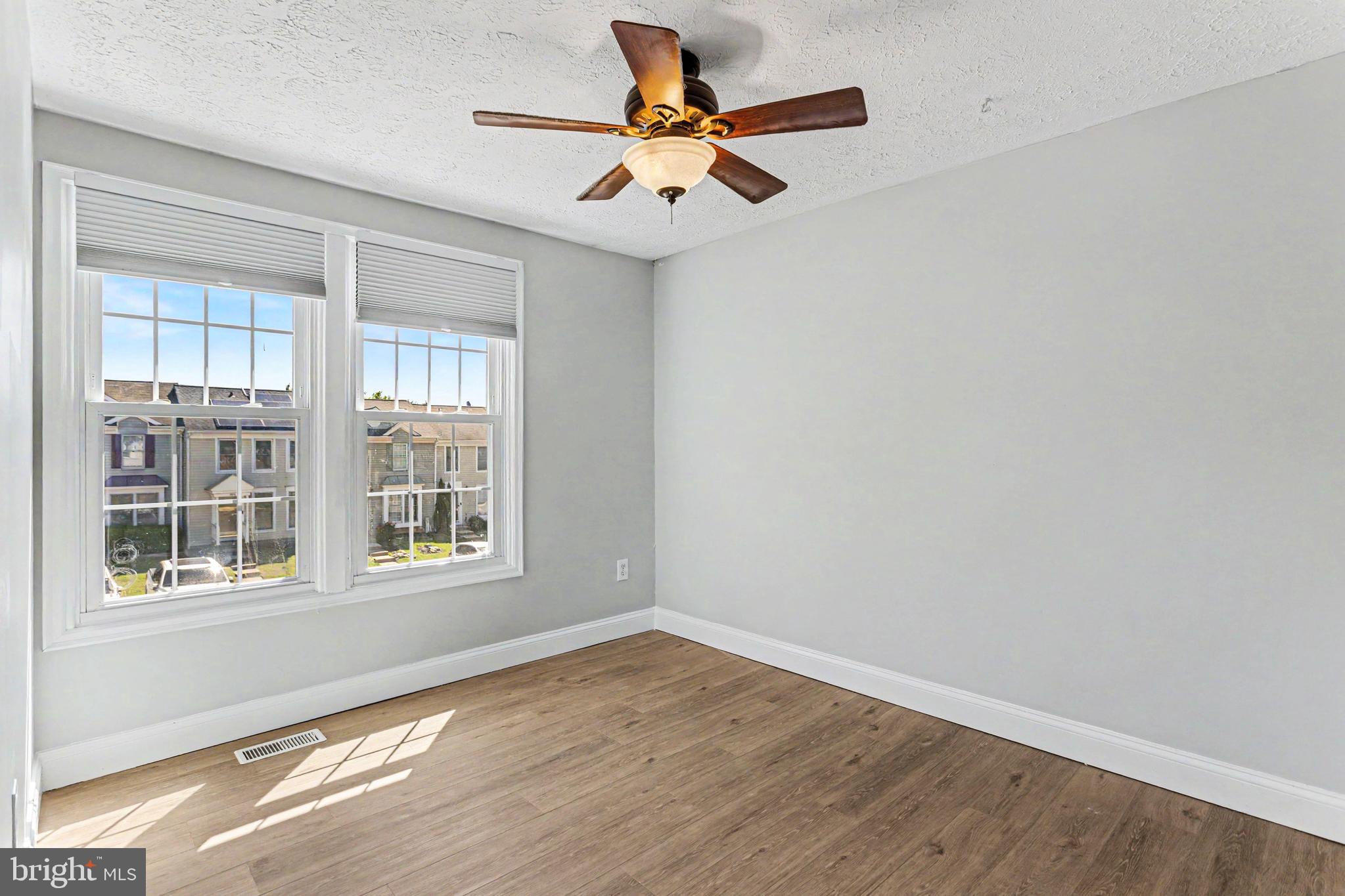 LAUREL WOODS - Residential