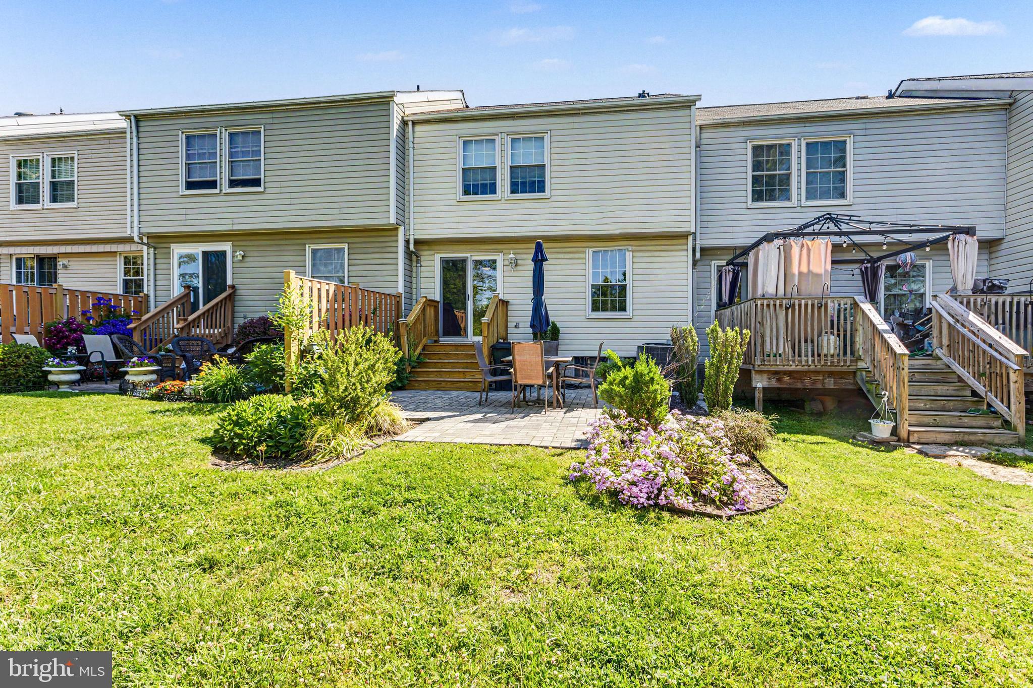 LAUREL WOODS - Residential