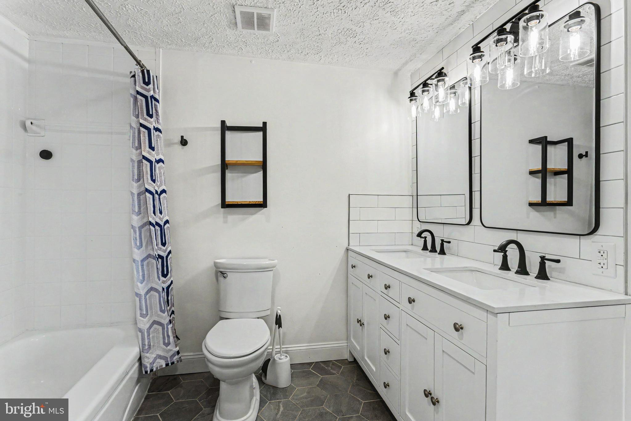 LAUREL WOODS - Residential