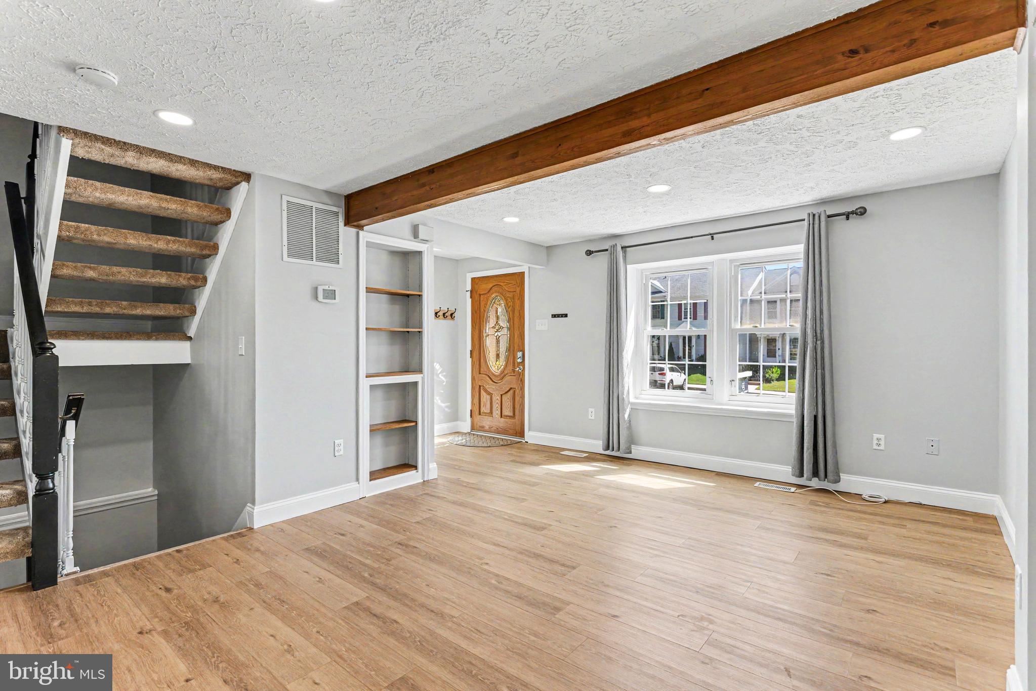 LAUREL WOODS - Residential