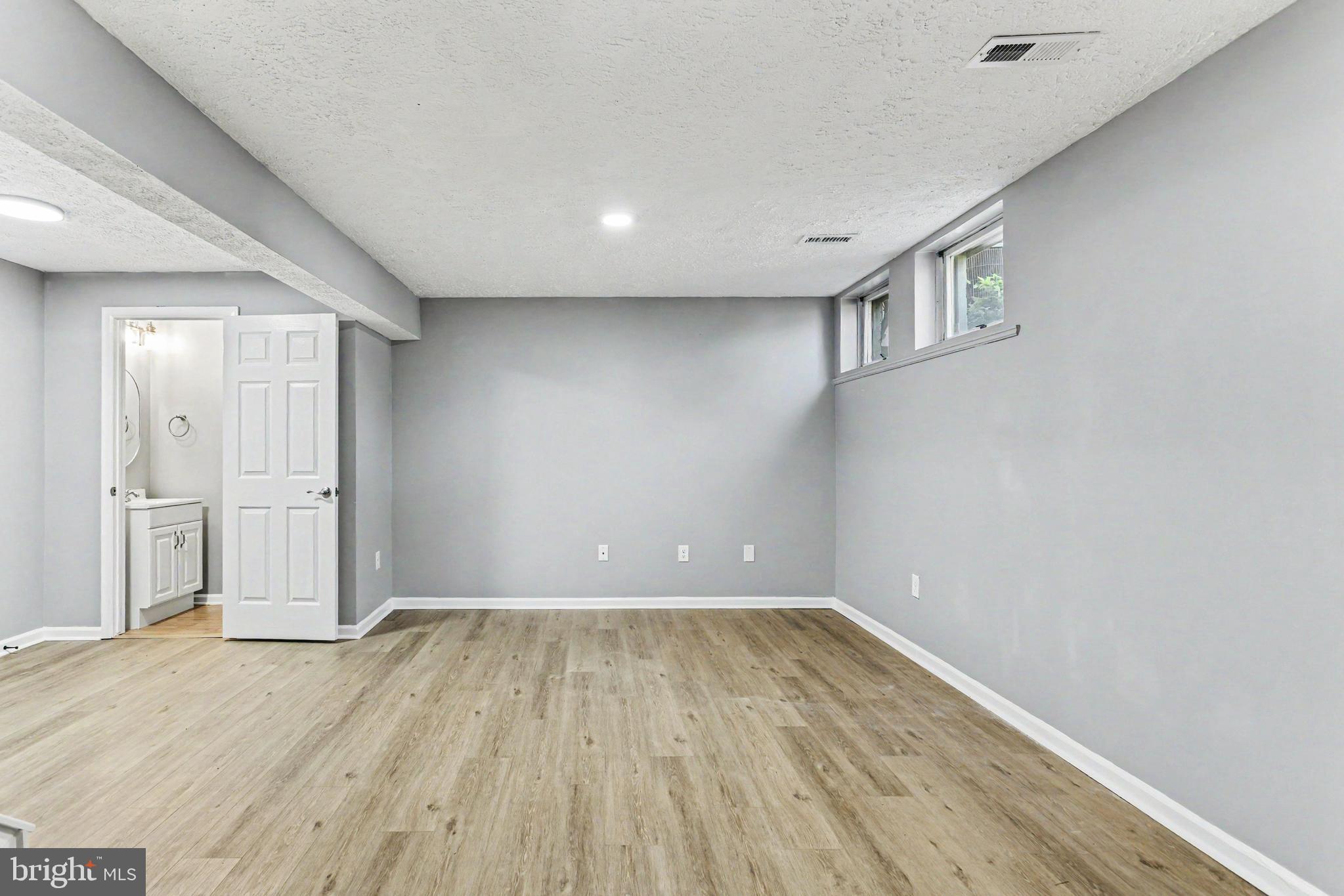 LAUREL WOODS - Residential