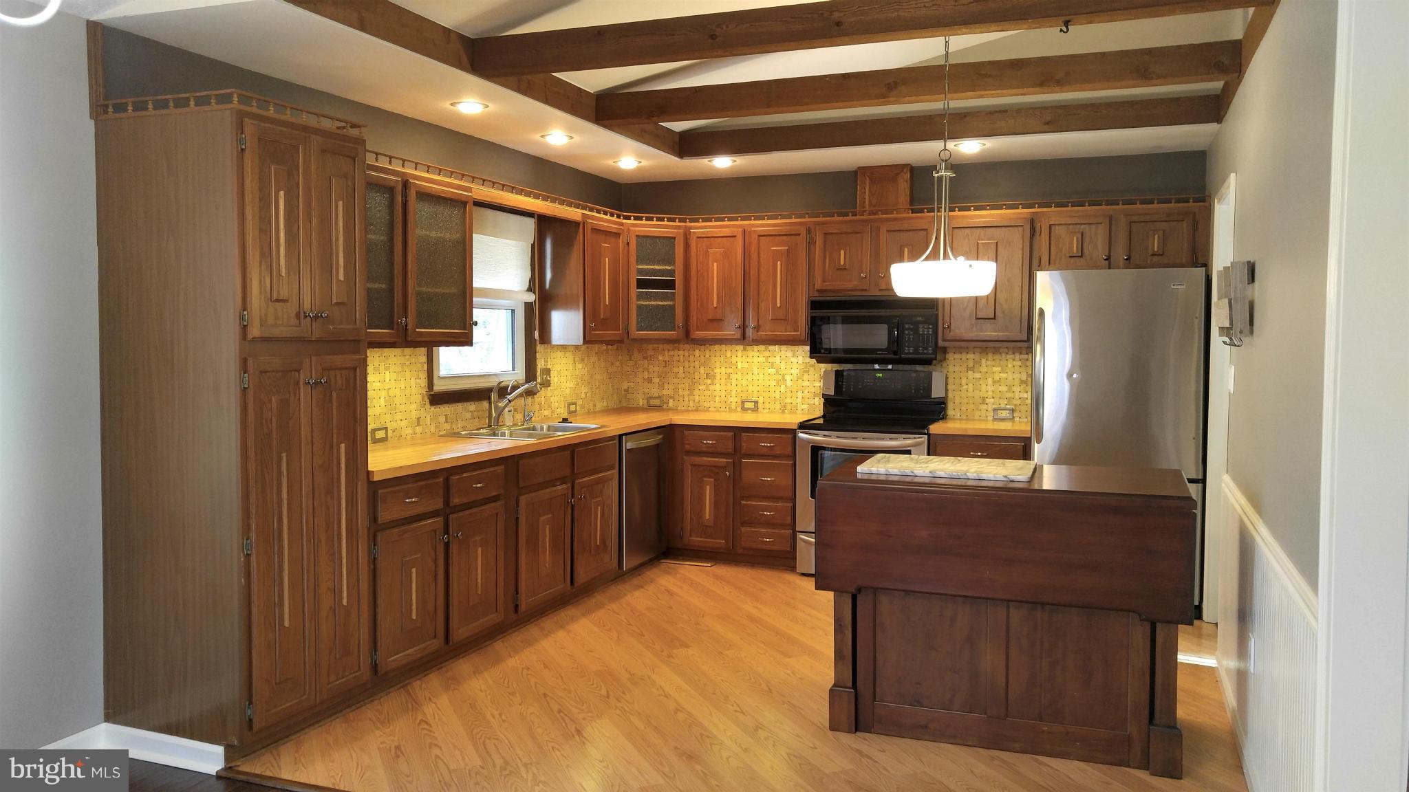 BREEZEWOOD - Residential Lease
