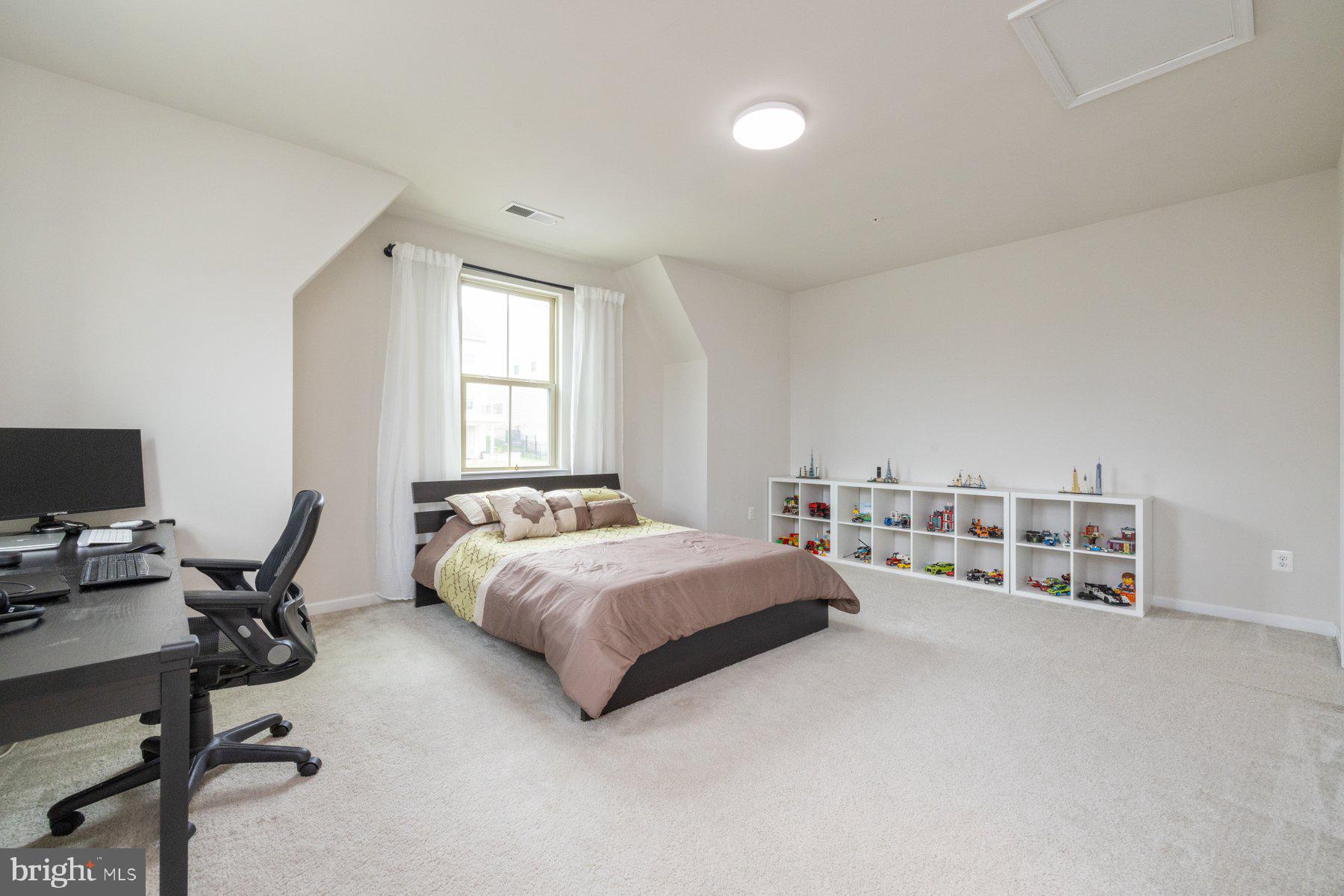 OAKDALE VILLAGE - Residential