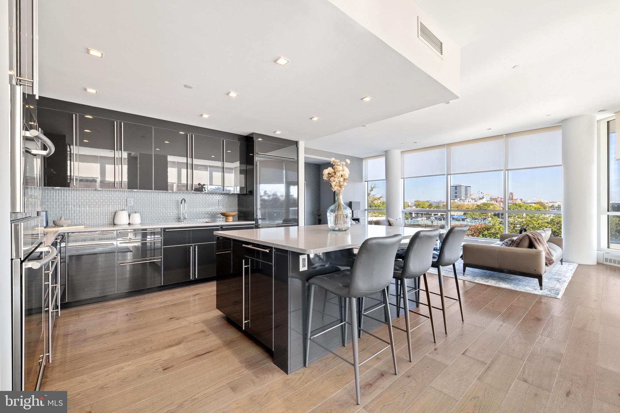 SOCIETY HILL - Residential