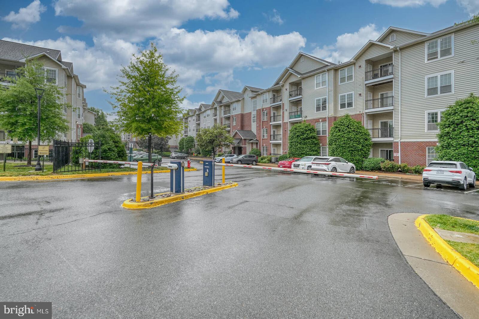 GATES OF MCLEAN - Residential