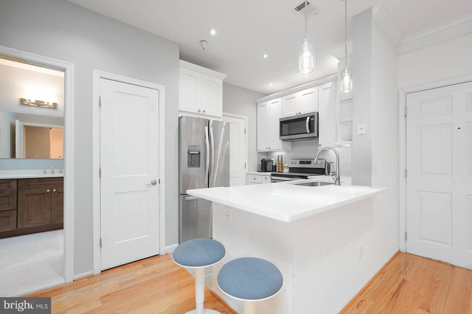 GATES OF MCLEAN - Residential