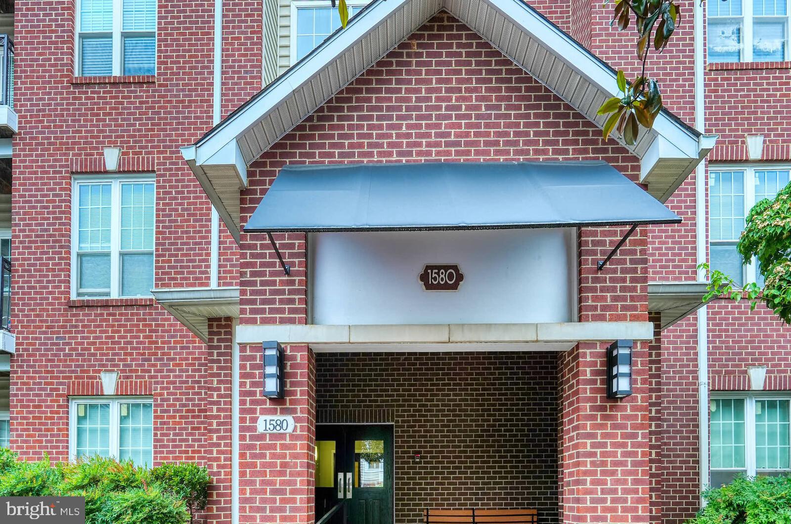 GATES OF MCLEAN - Residential