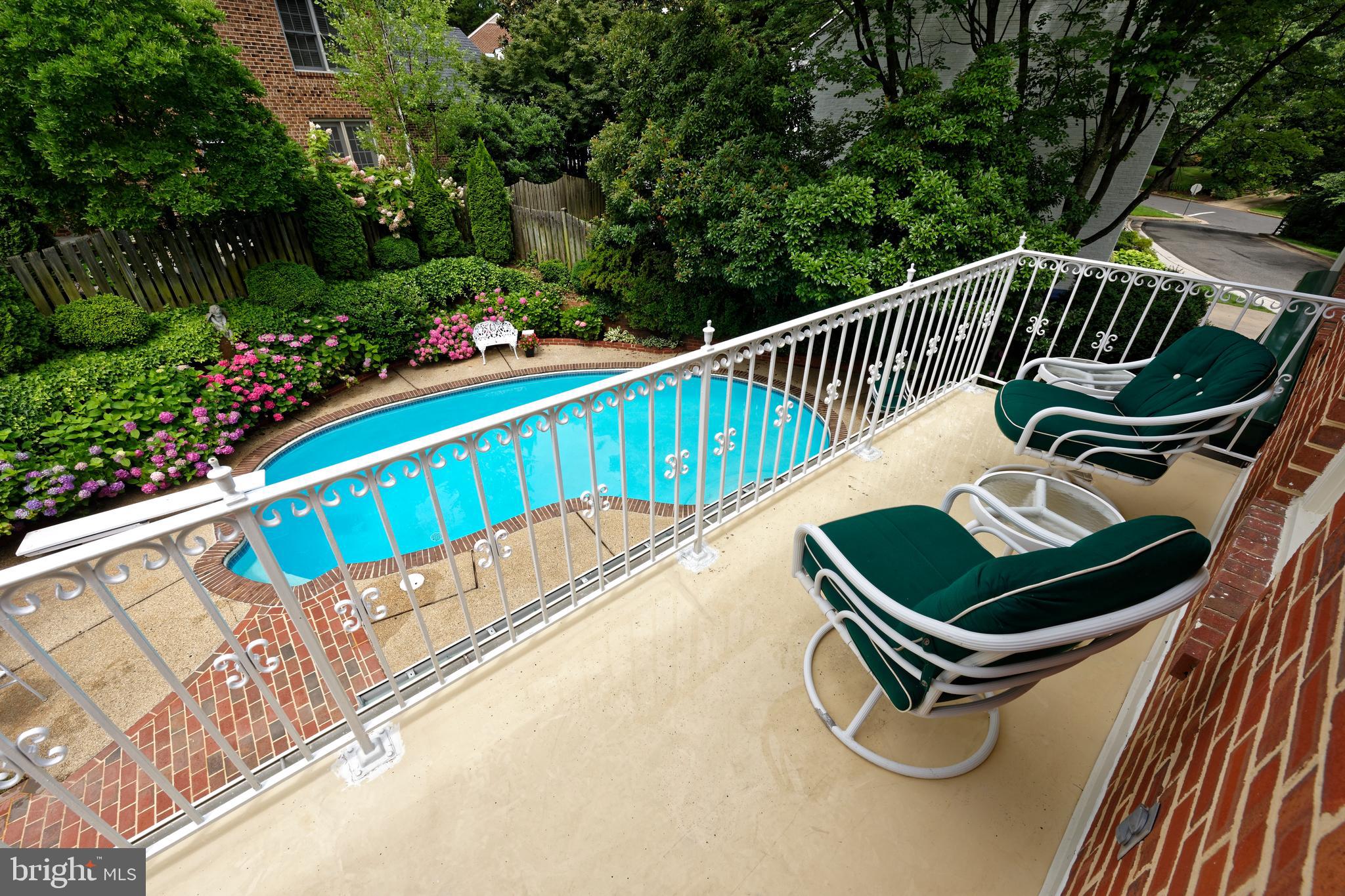 WINDSOR OAKS - Residential