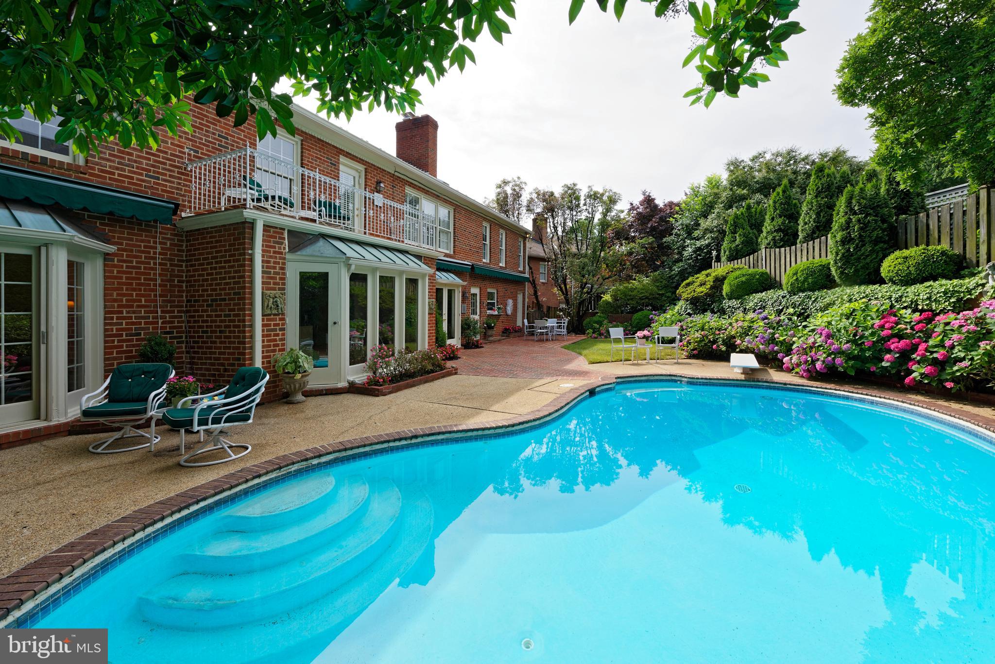 WINDSOR OAKS - Residential