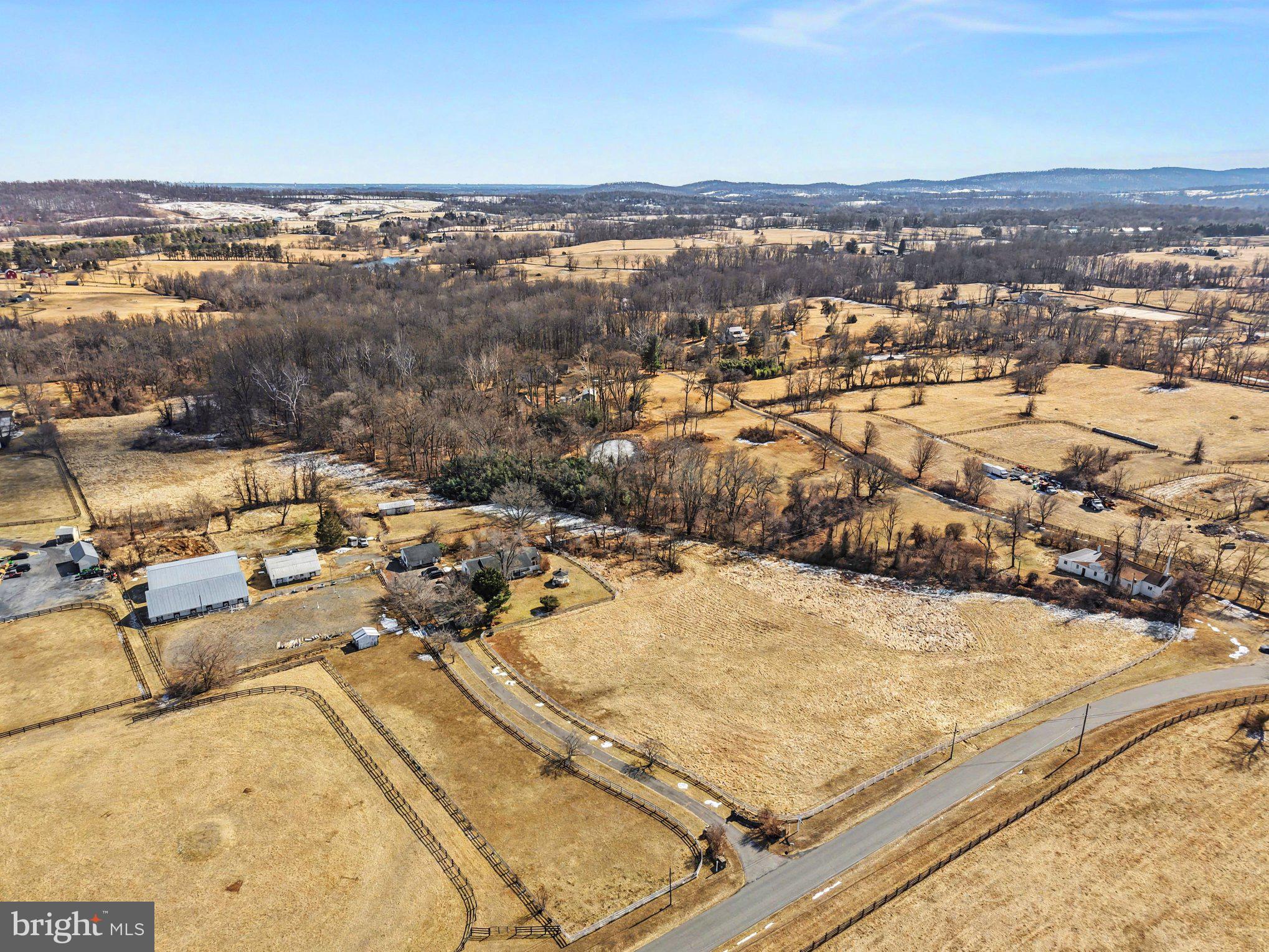 MOUNTVILLE - Farm