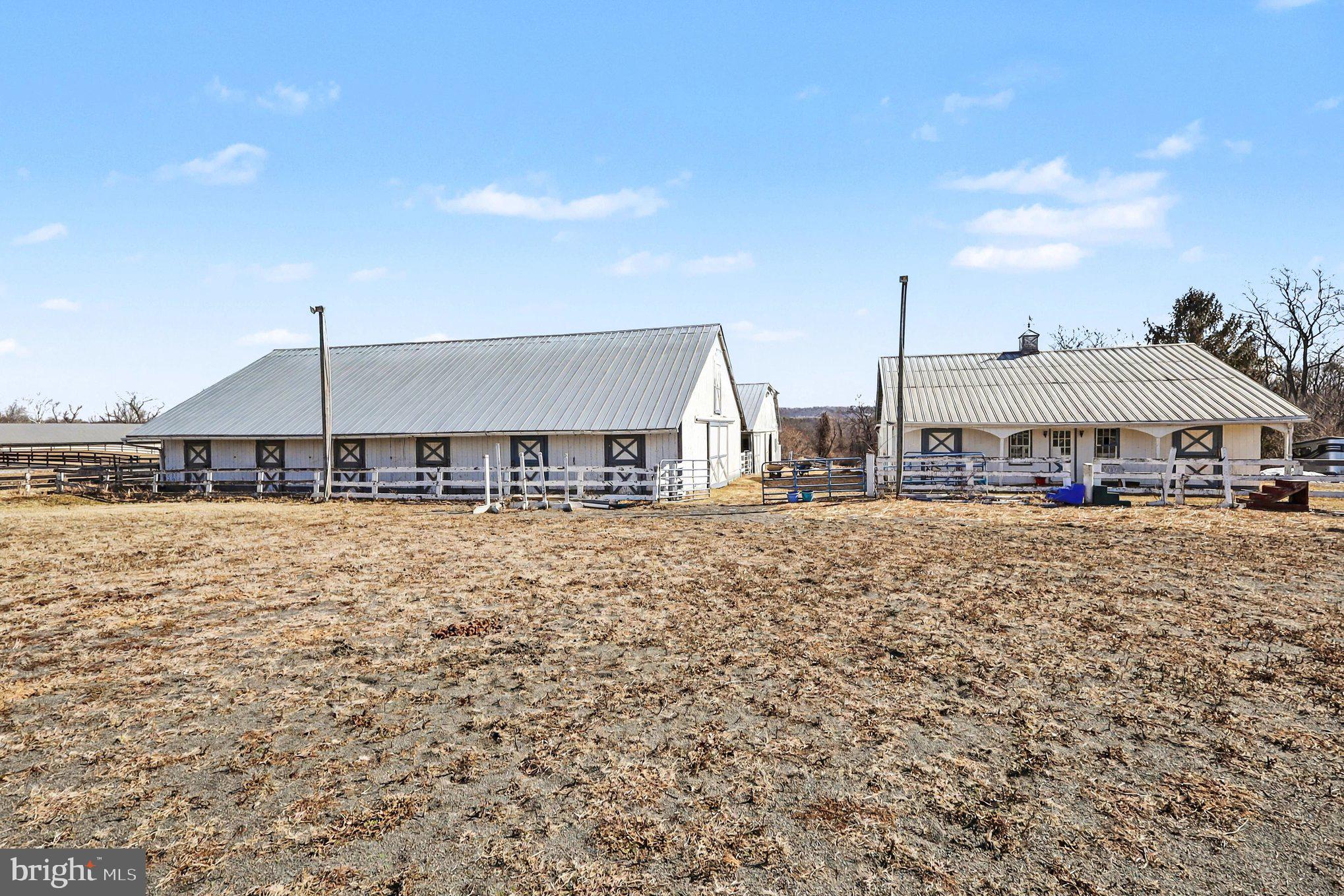MOUNTVILLE - Farm