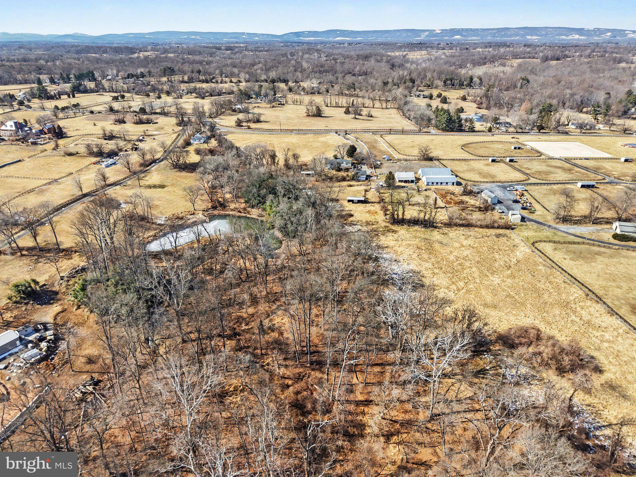 MOUNTVILLE - Farm