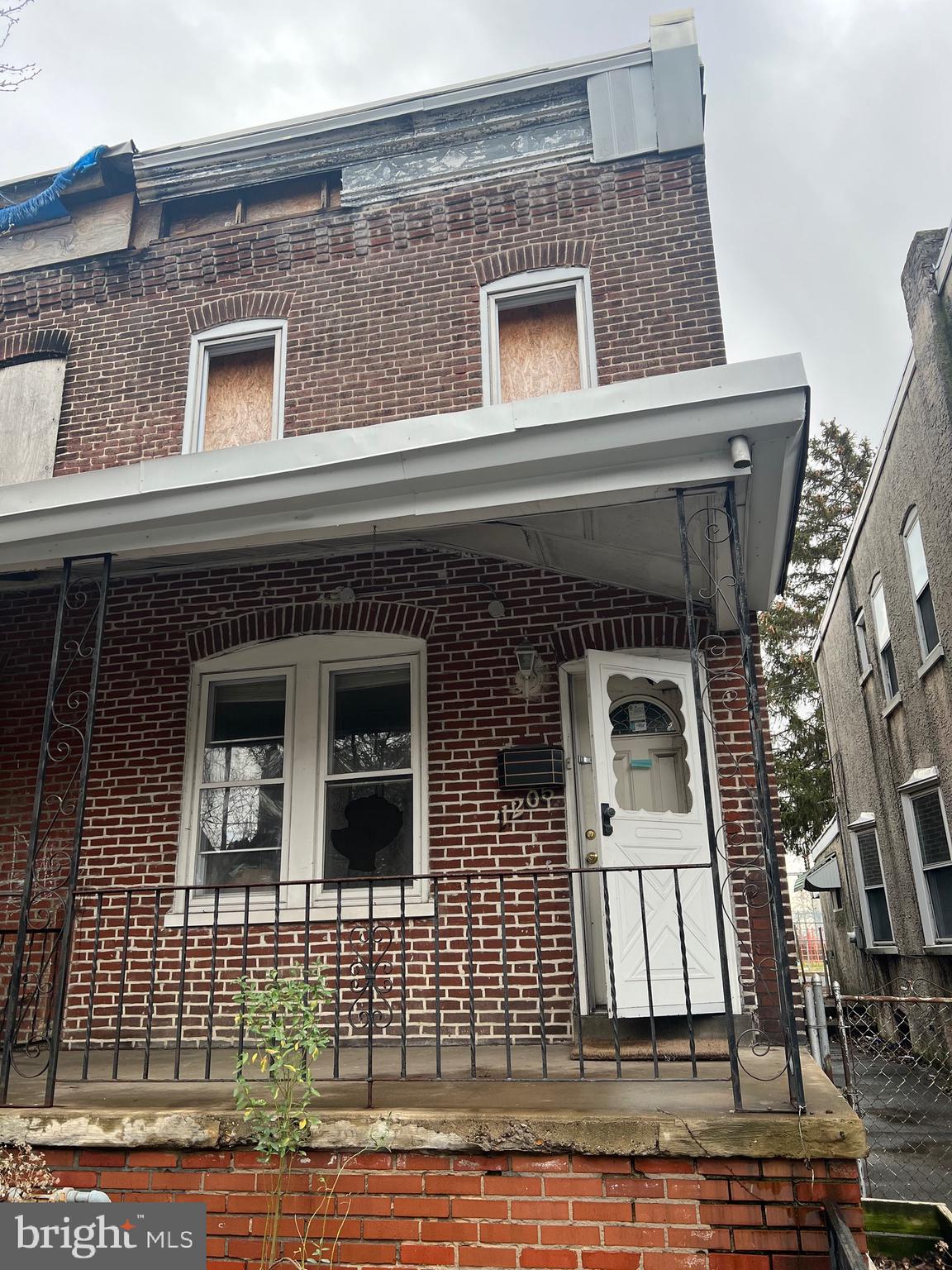 Calling ALL Investors: 
This property is in need of a full rehab and being sold AS-IS. Enter at your own risk!! ** Please bring a flashlight when viewing the property**

Package Deal Opportunity -212 W. 5th Street (Coming Soon)
Seller has never occupied either property and is motivated to sell as a package!!