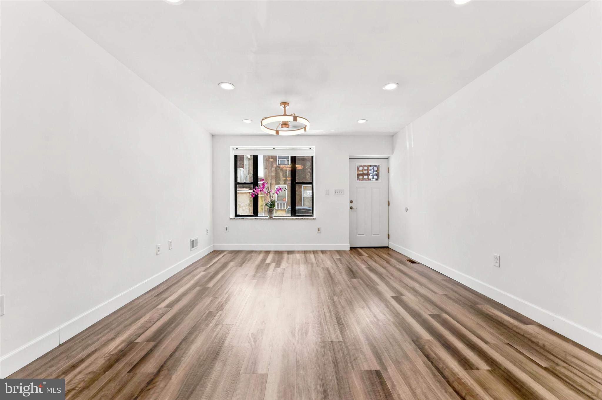 DICKINSON NARROWS - Residential
