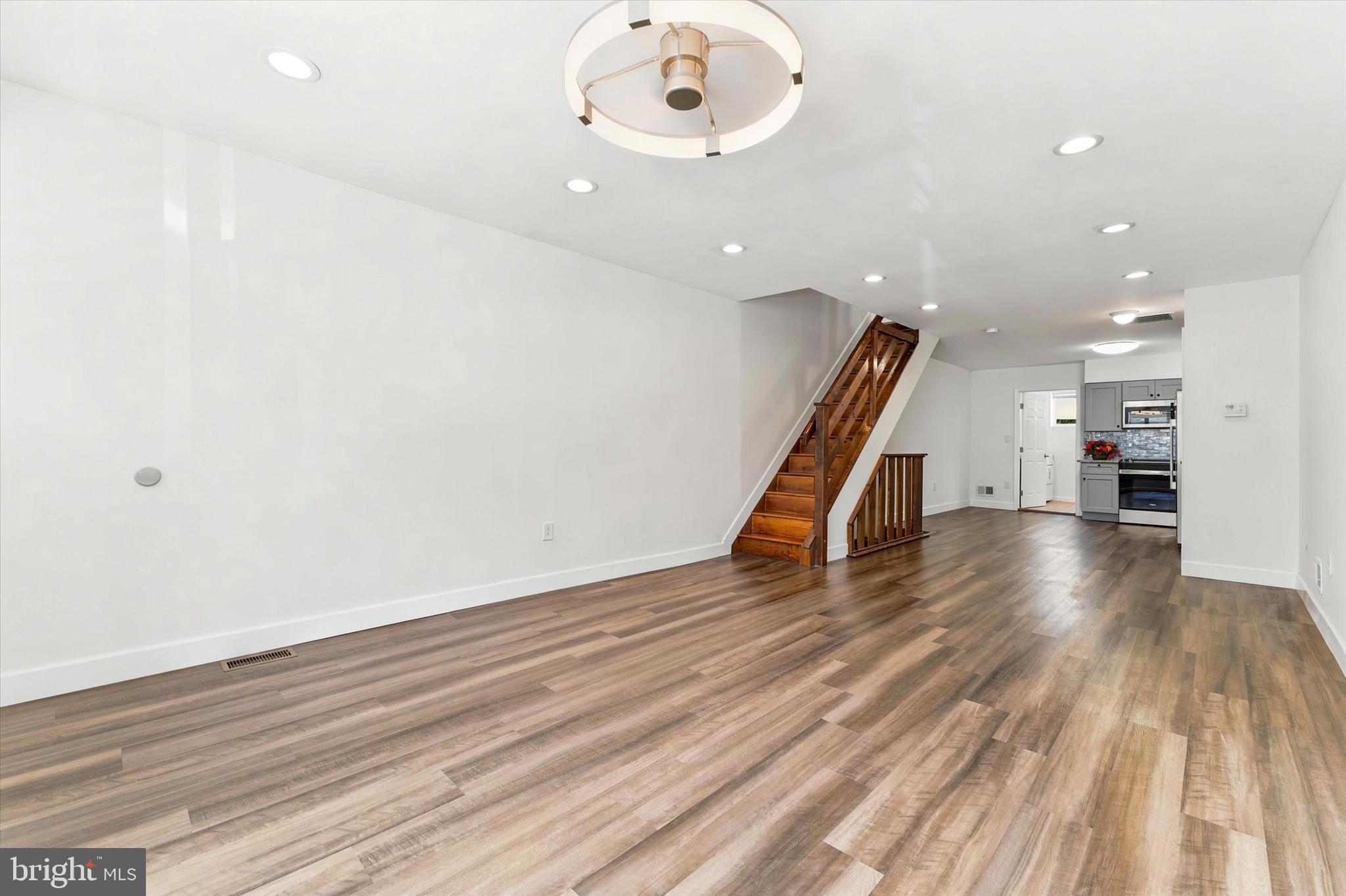 DICKINSON NARROWS - Residential
