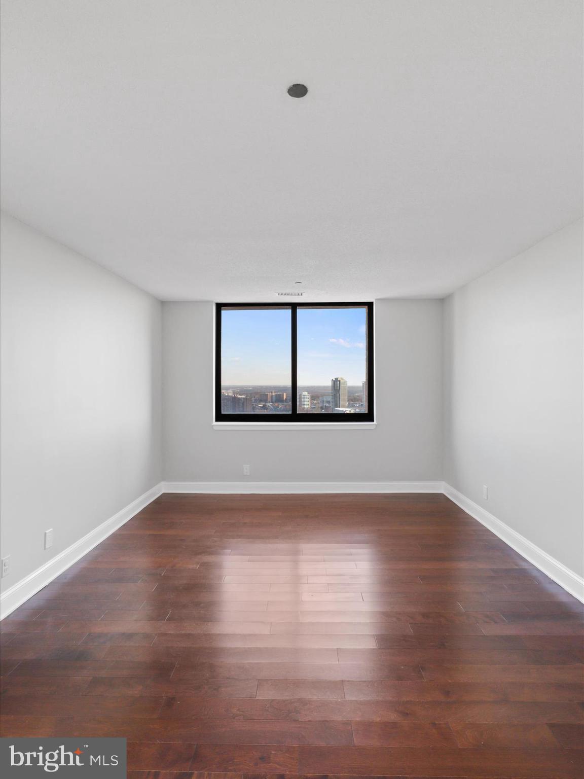 SKYLINE SQUARE CONDO - Residential Lease