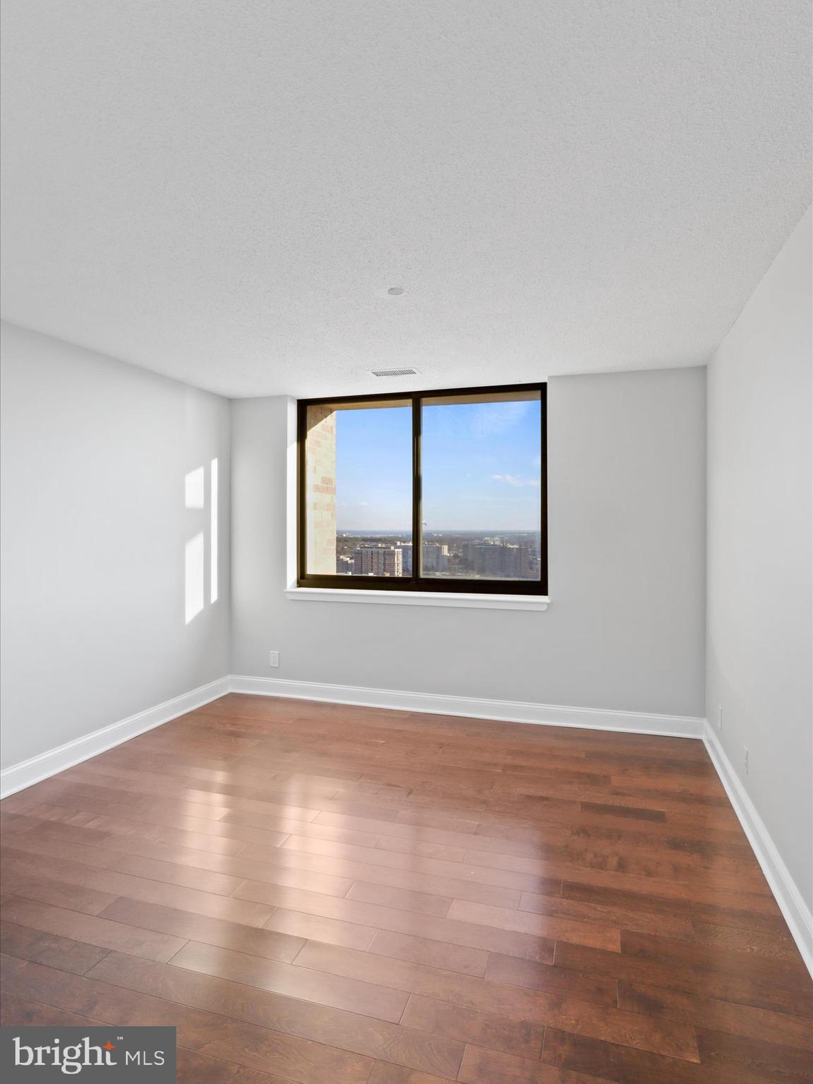 SKYLINE SQUARE CONDO - Residential Lease