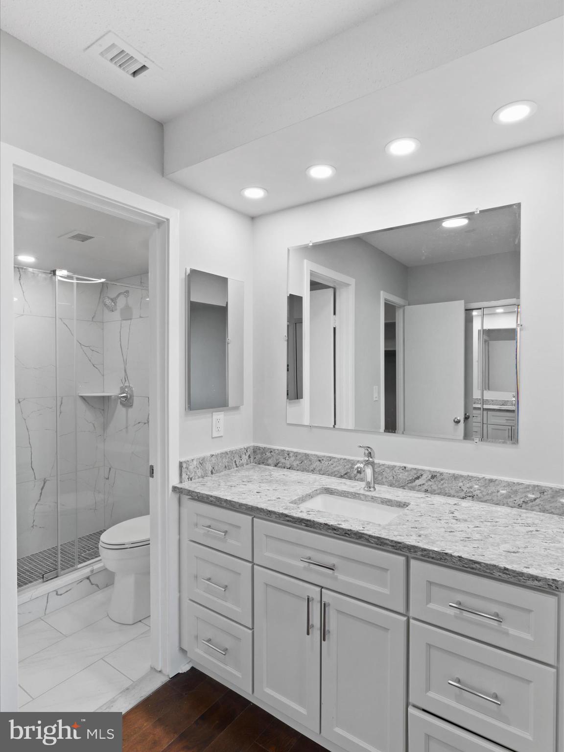 SKYLINE SQUARE CONDO - Residential Lease
