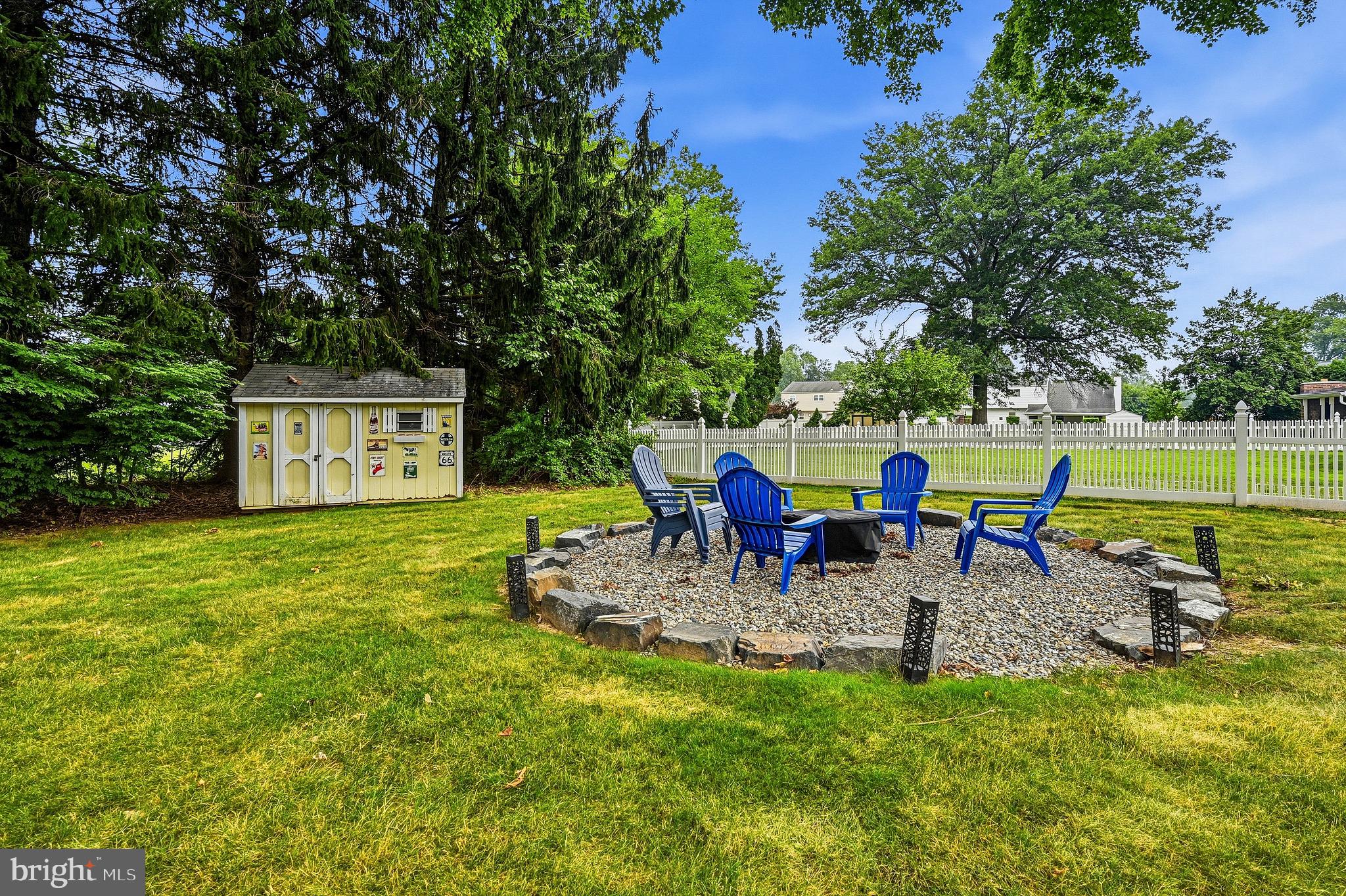 MEETINGHOUSE VIL - Residential