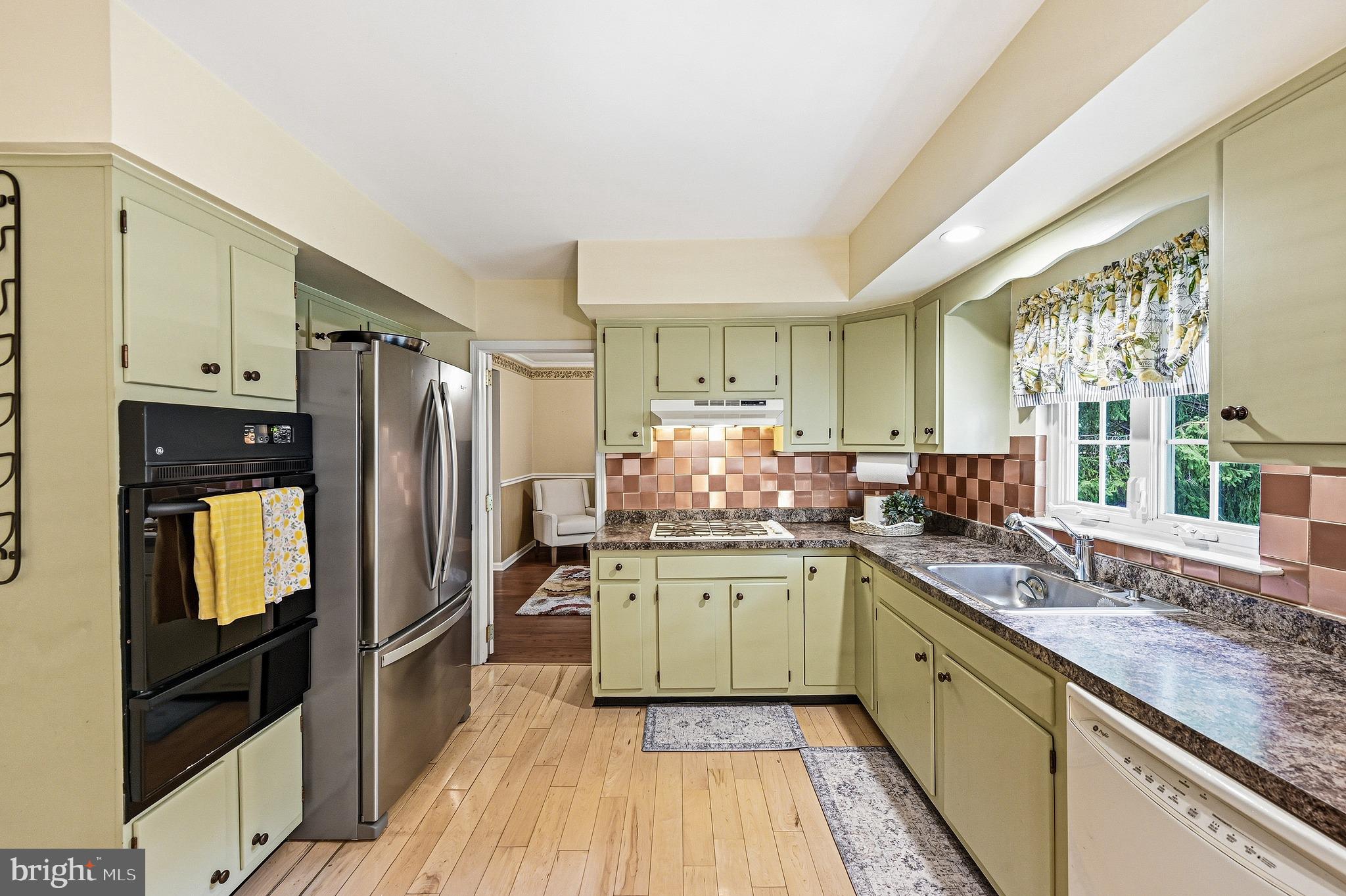 MEETINGHOUSE VIL - Residential