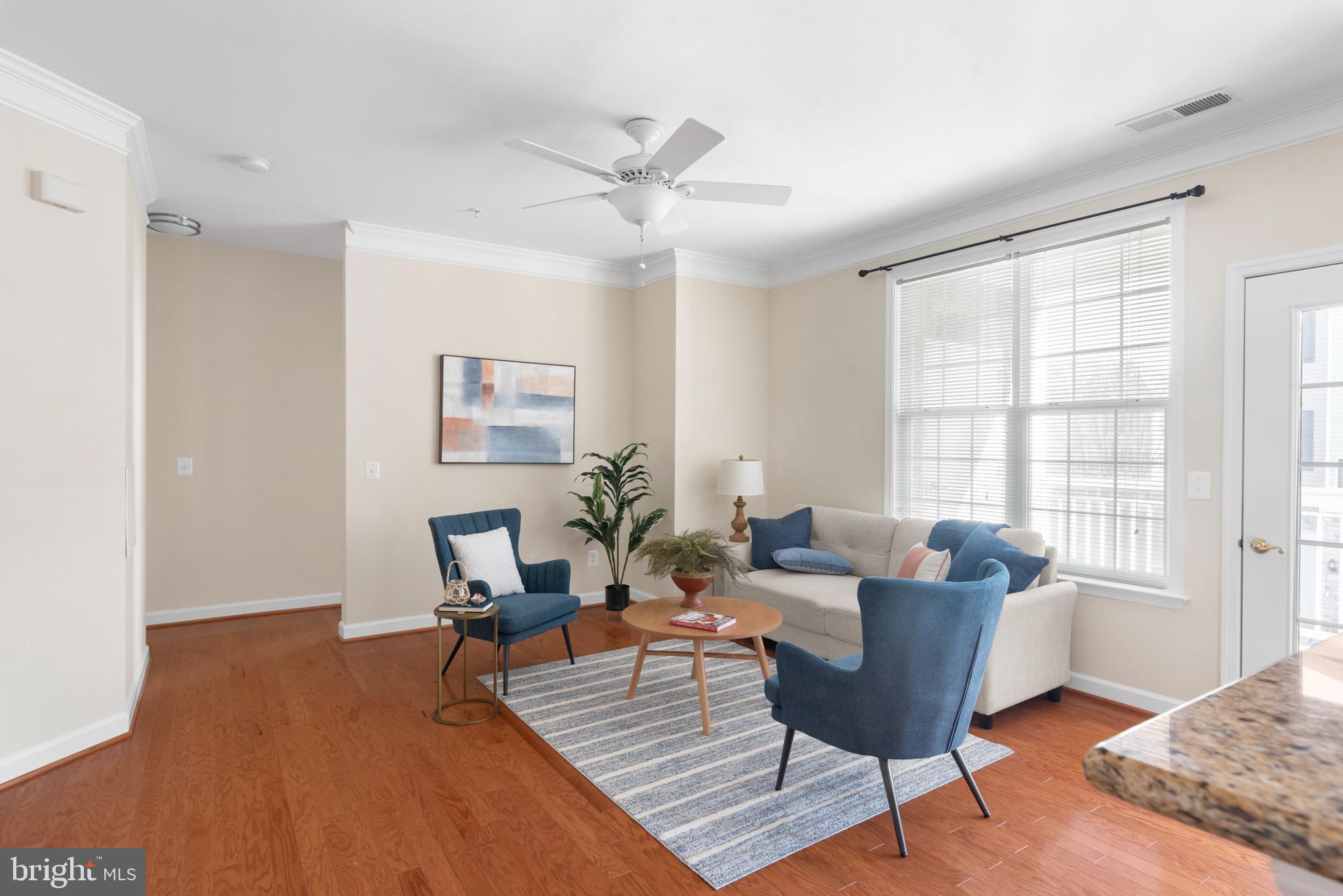 FOUR SEASONS - Residential
