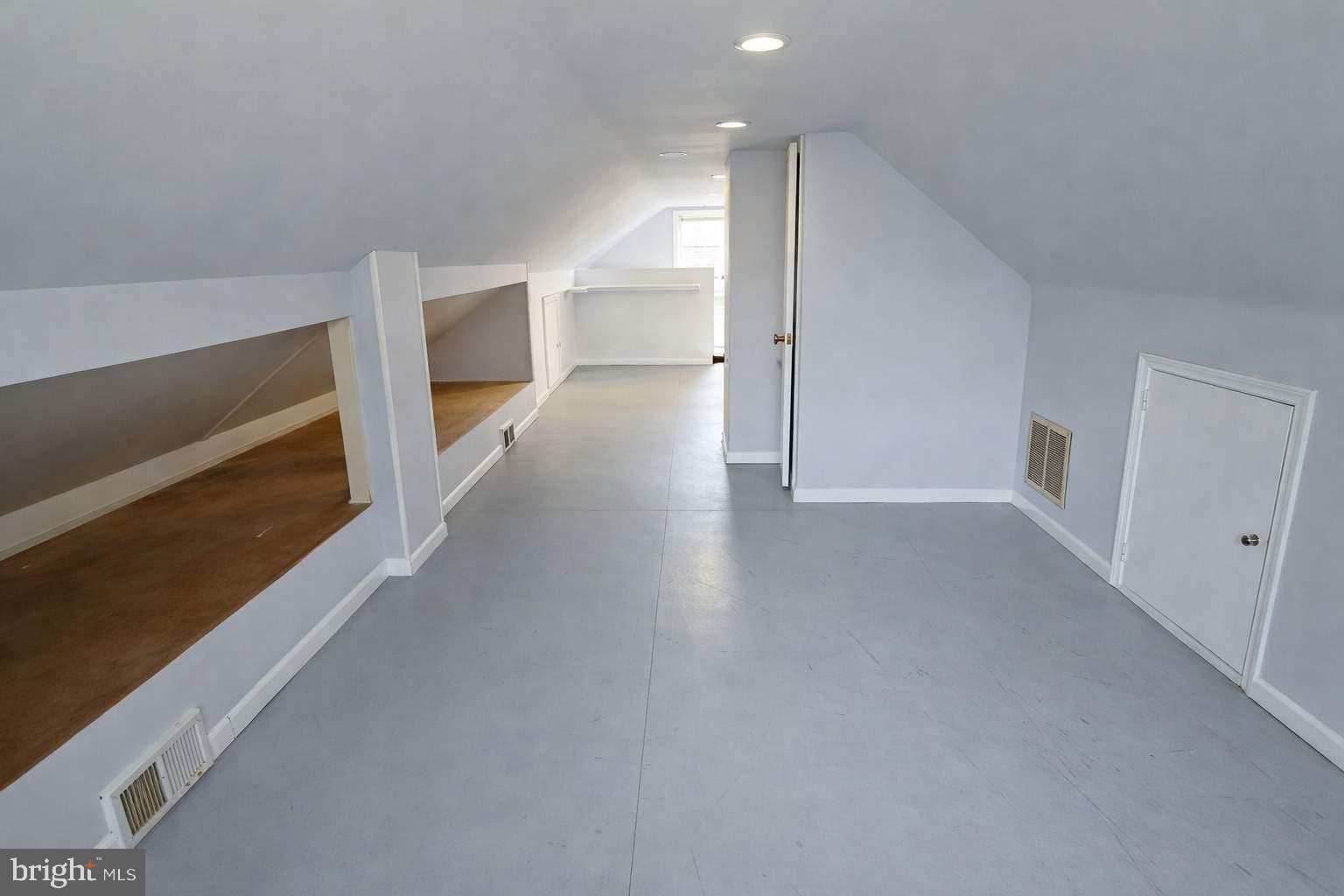 OAK SPRING - Residential Lease