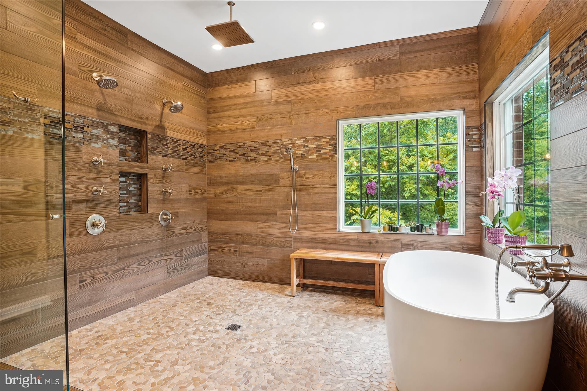 THUNDER OAK - Residential