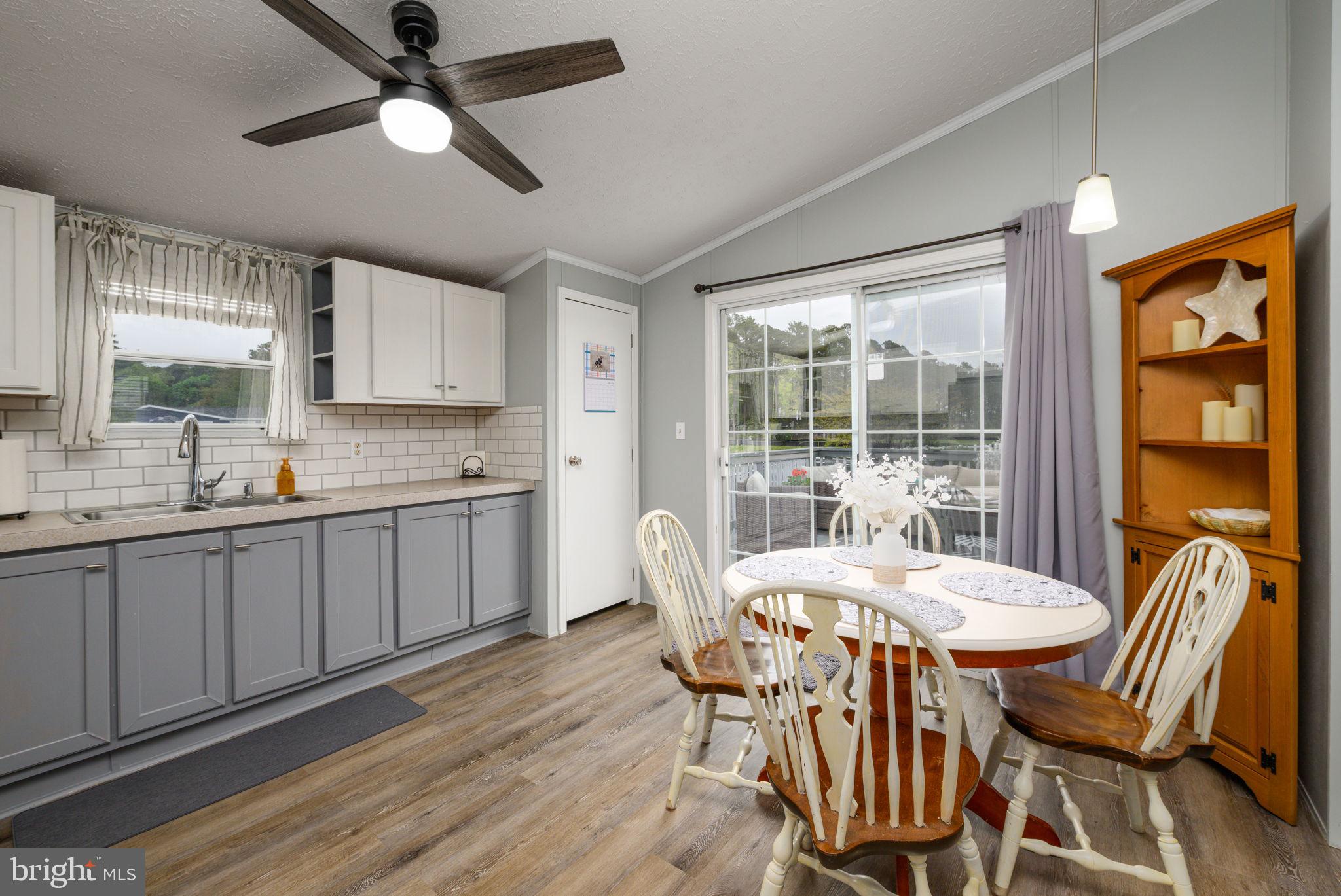 WHITE HOUSE BEACH - Residential