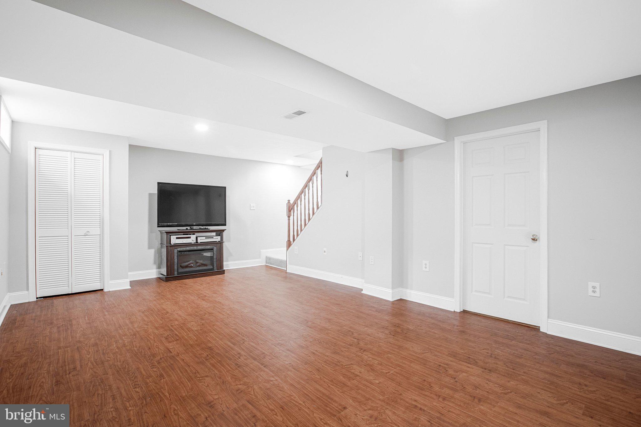 SEVEN OAKS - Residential