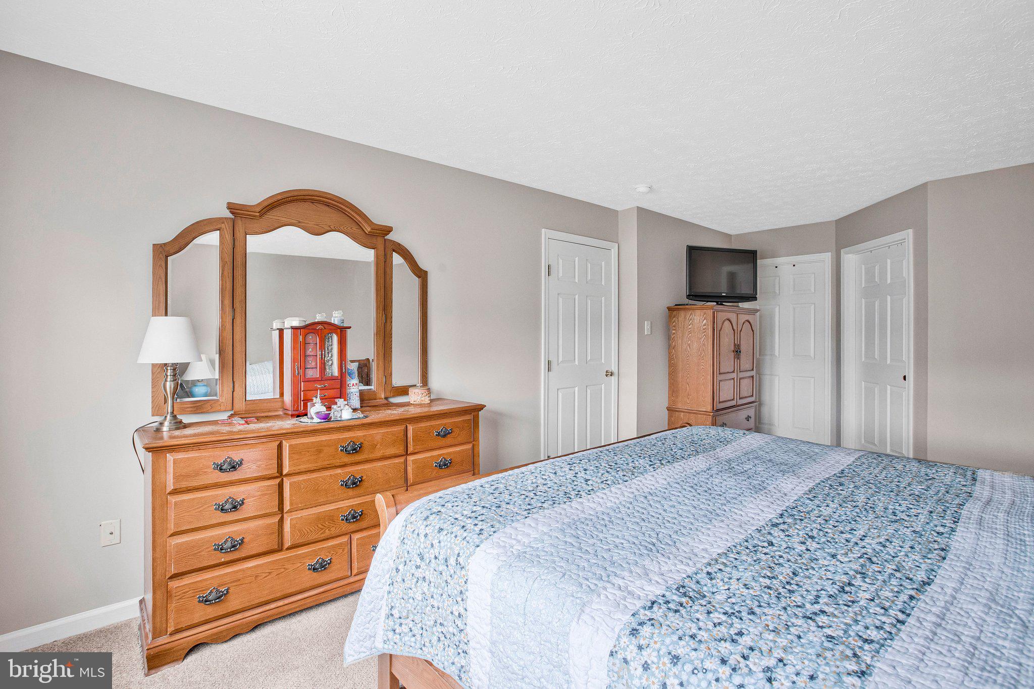 SEVEN OAKS - Residential