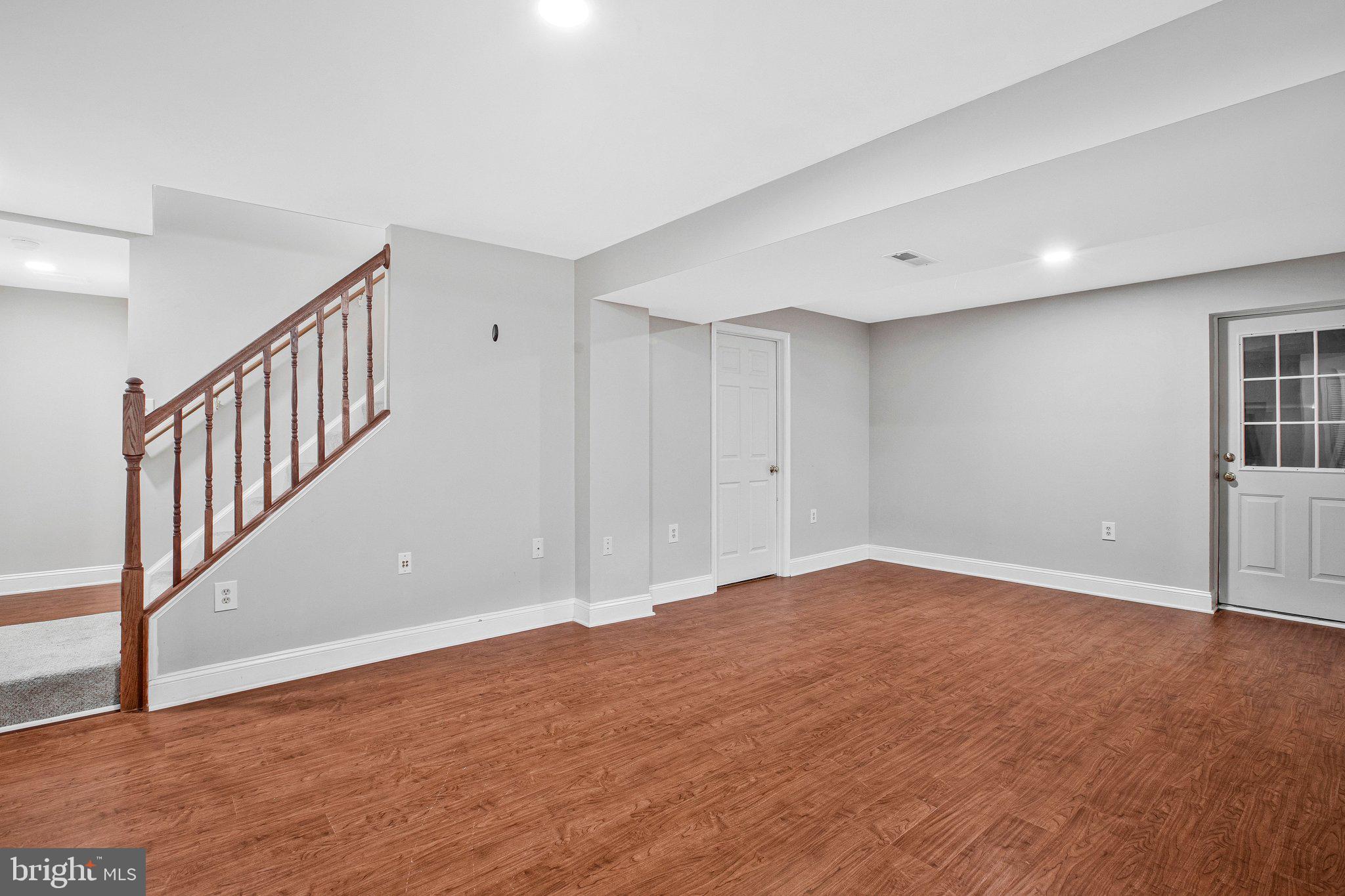 SEVEN OAKS - Residential