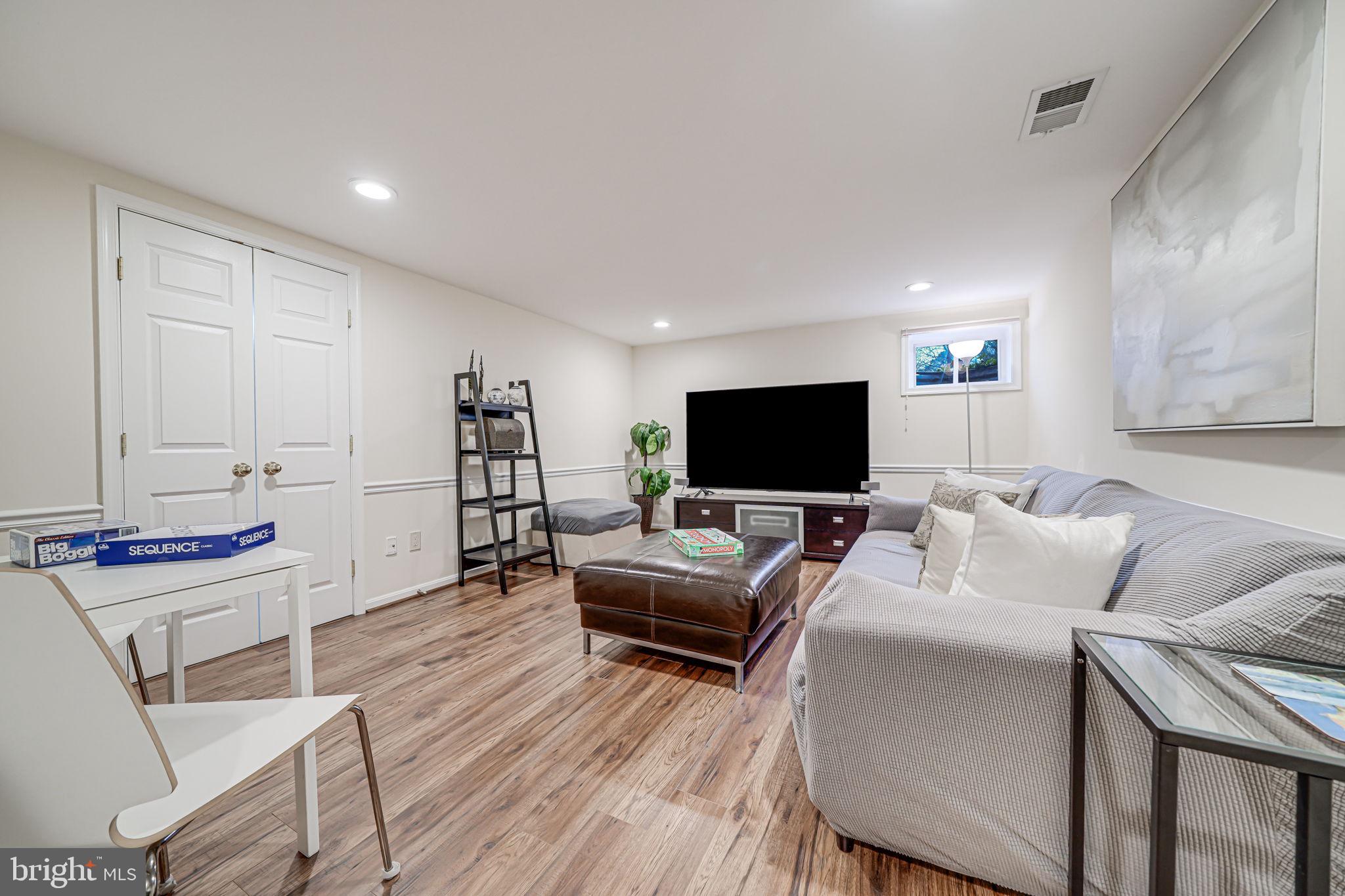 CHAPEL SQUARE - Residential