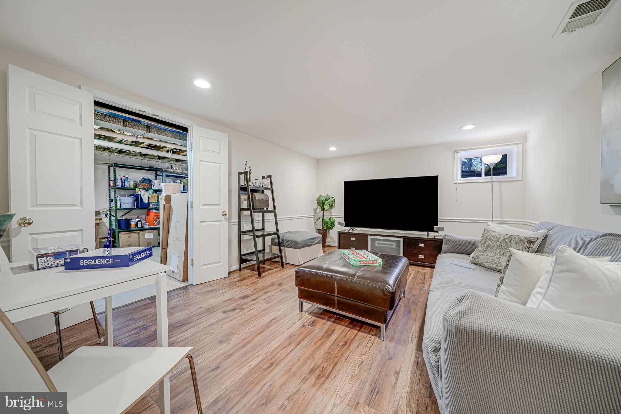 CHAPEL SQUARE - Residential