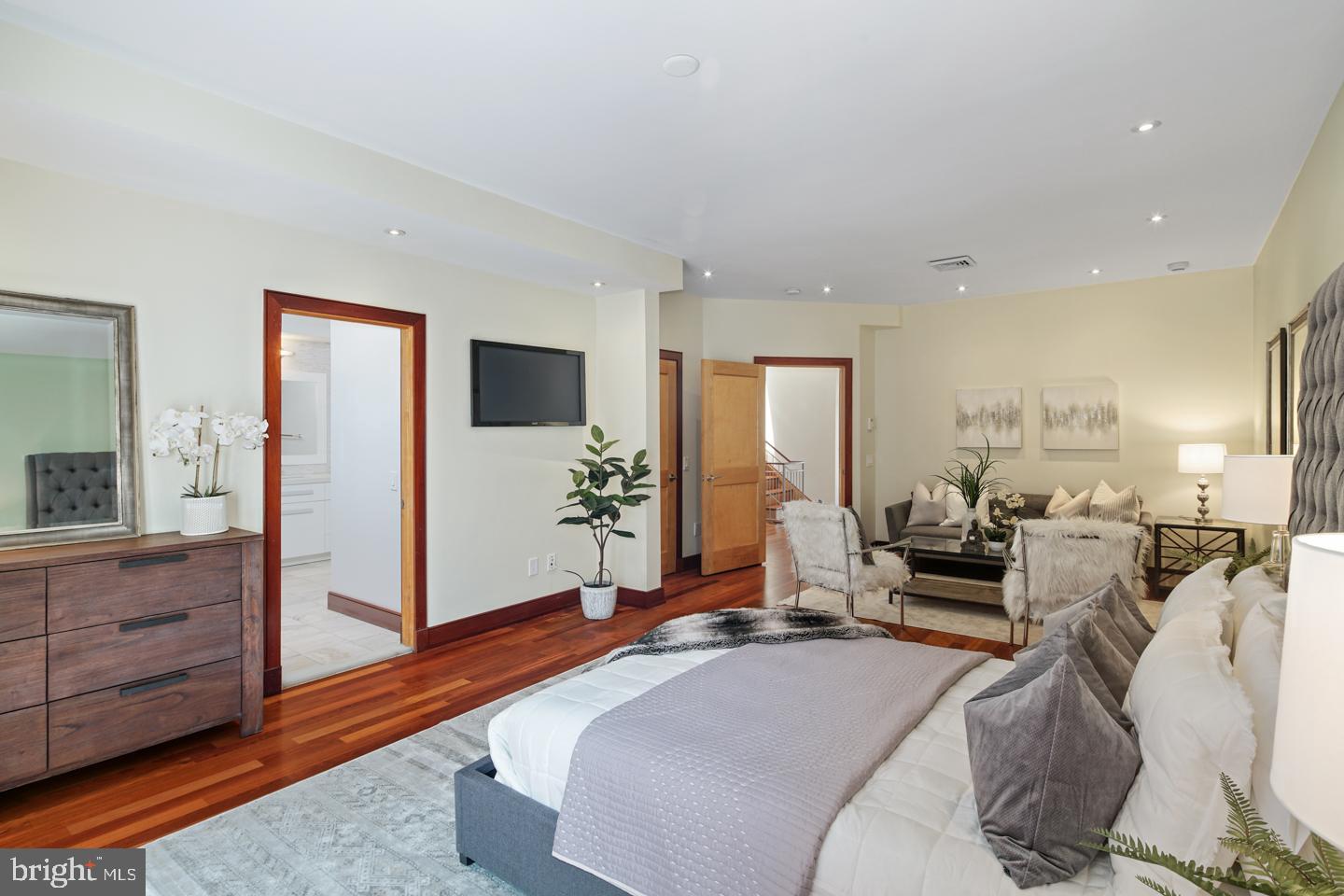WASHINGTON SQ WEST - Residential