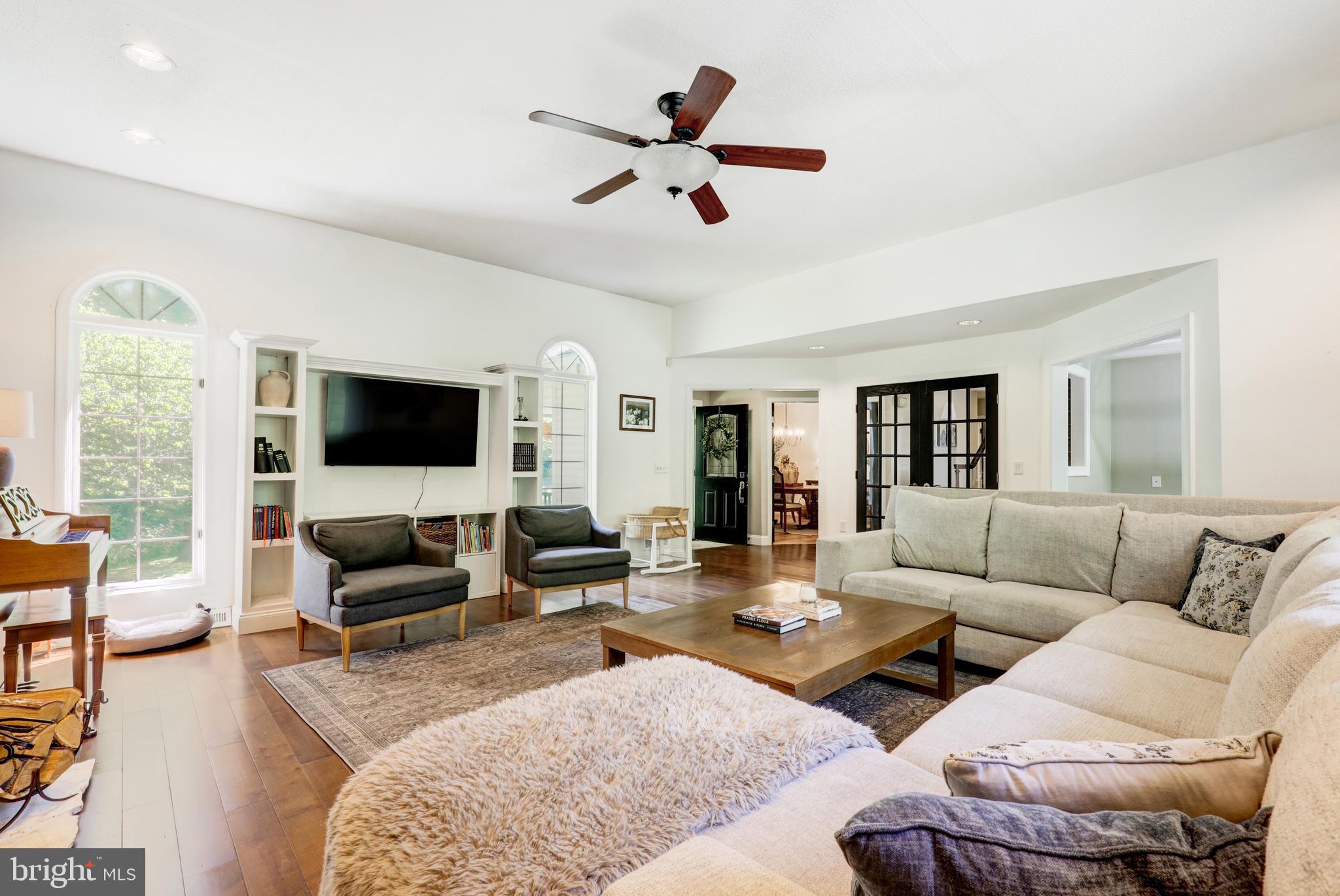 MONACY MANOR - Residential